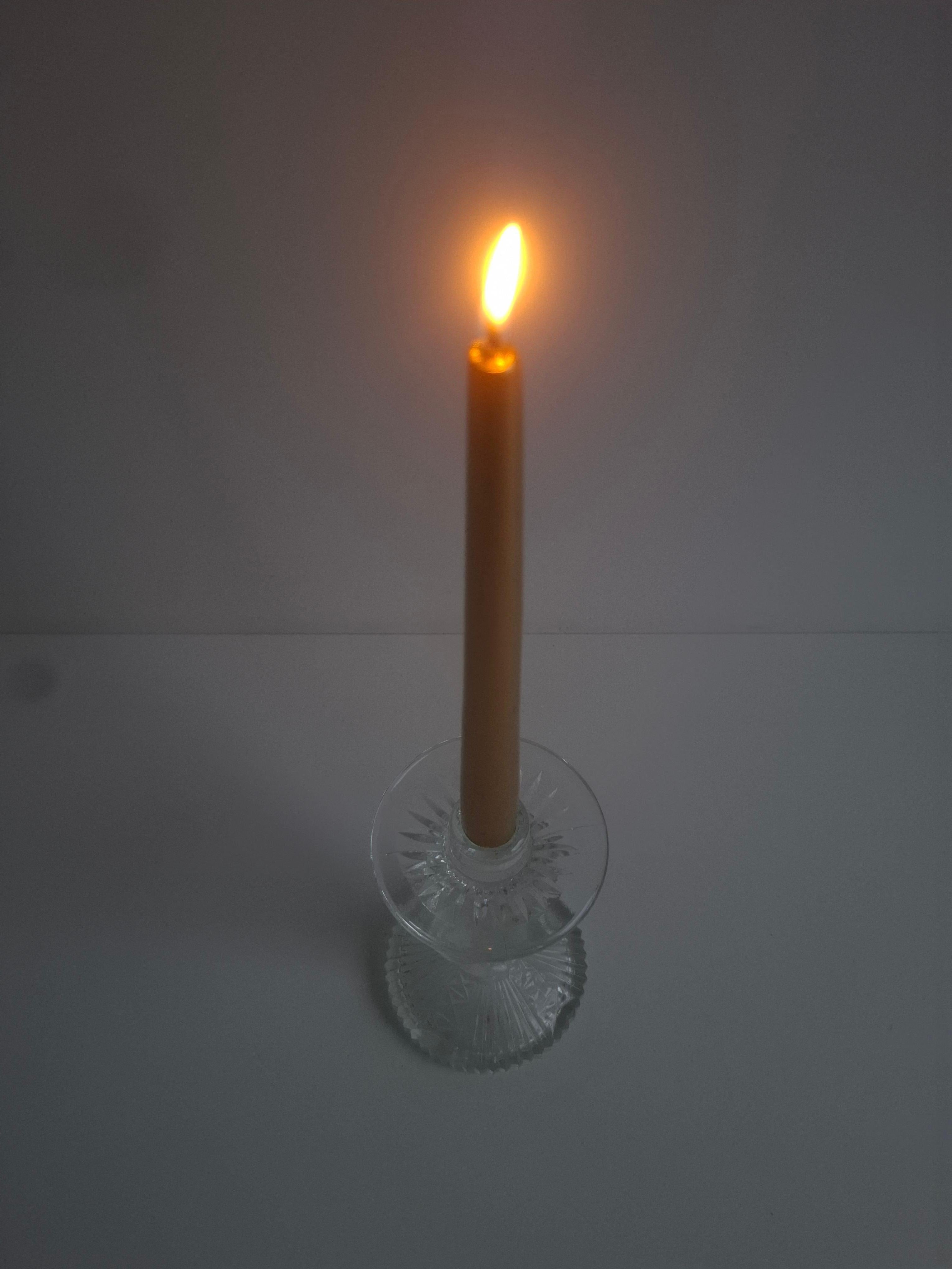 Skulpturaler Kerzenhalter aus geschliffenem tschechoslowakischem Glas, klar, feuerpoliert, Mitte des Jahrhunderts im Angebot 11