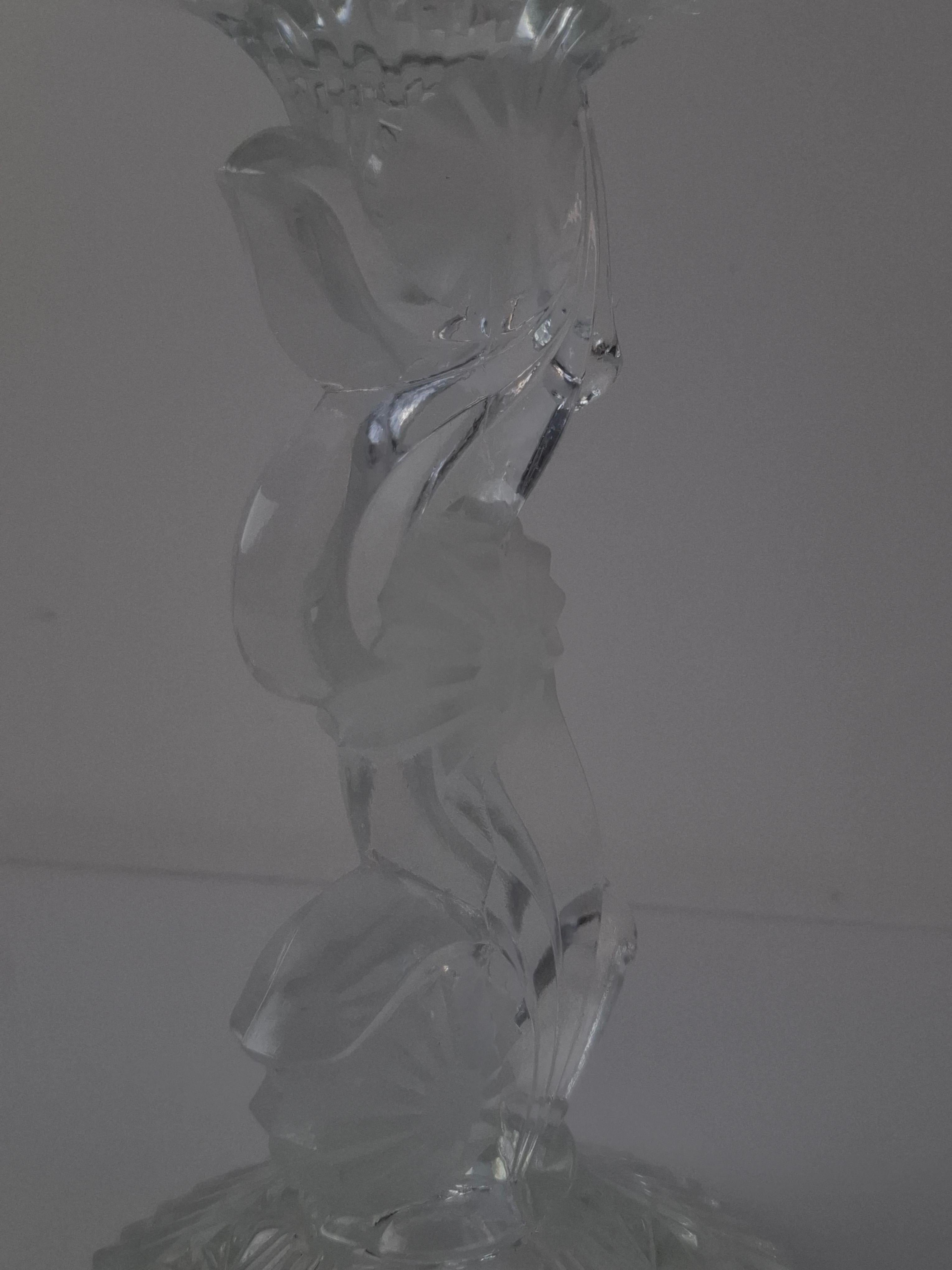 Skulpturaler Kerzenhalter aus geschliffenem tschechoslowakischem Glas, klar, feuerpoliert, Mitte des Jahrhunderts (Tschechisch) im Angebot