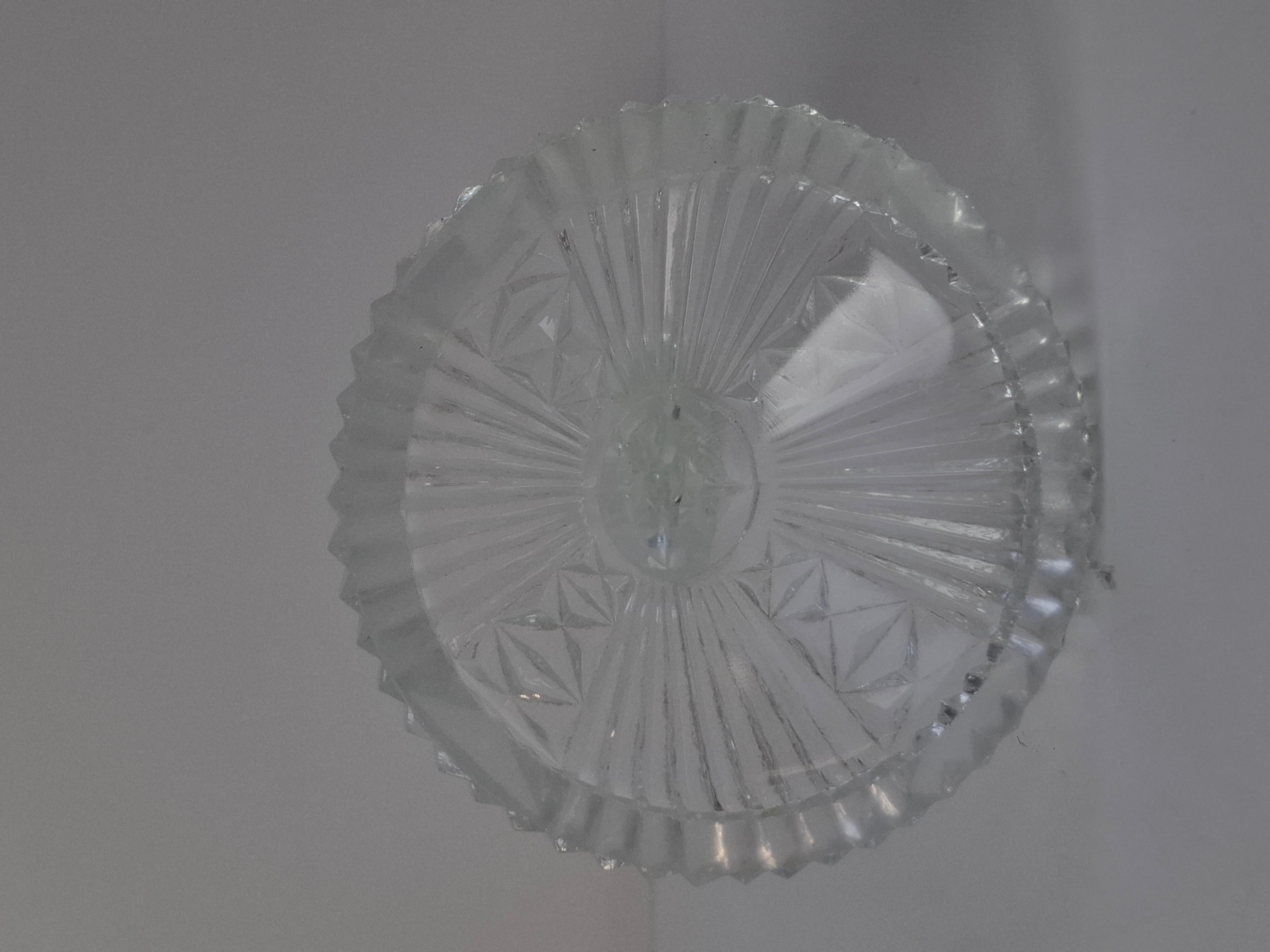 Skulpturaler Kerzenhalter aus geschliffenem tschechoslowakischem Glas, klar, feuerpoliert, Mitte des Jahrhunderts (Mitte des 20. Jahrhunderts) im Angebot