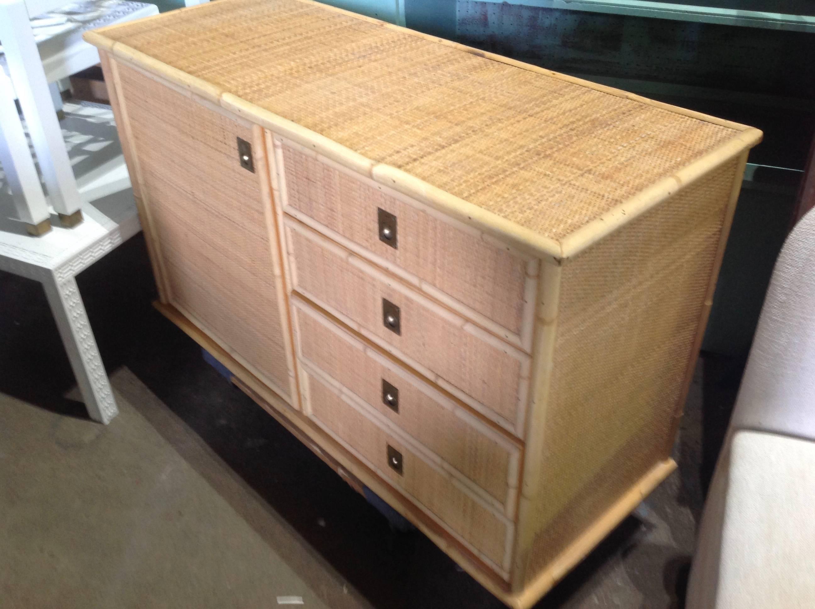 Superb Italian midcentury design. This is an elegantly designed sleek side cabinet 
perfect for use in any room.
