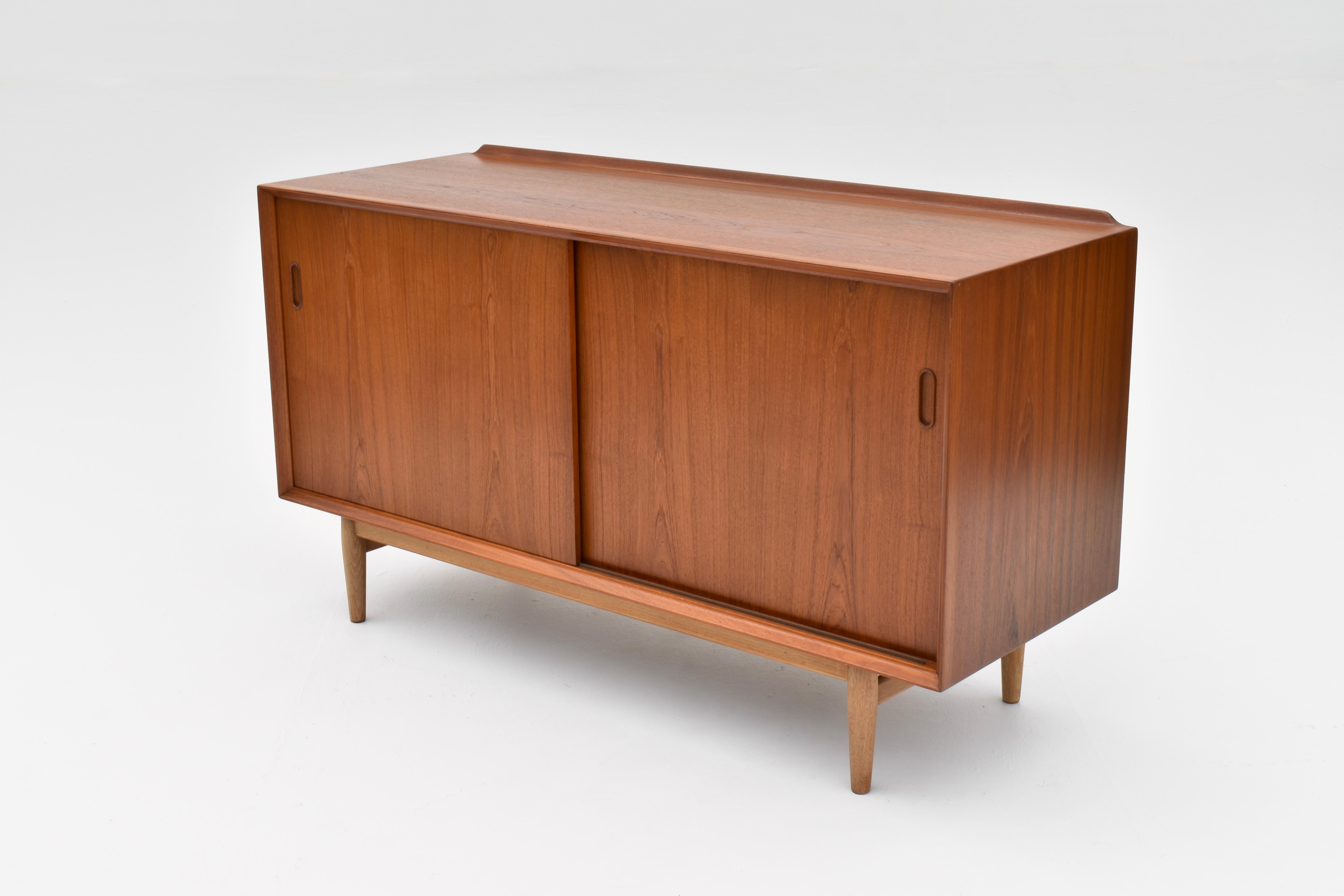 Credenza danese di metà secolo Arne Vodder modello OS11 in teak e Oak per Sibast in vendita 5