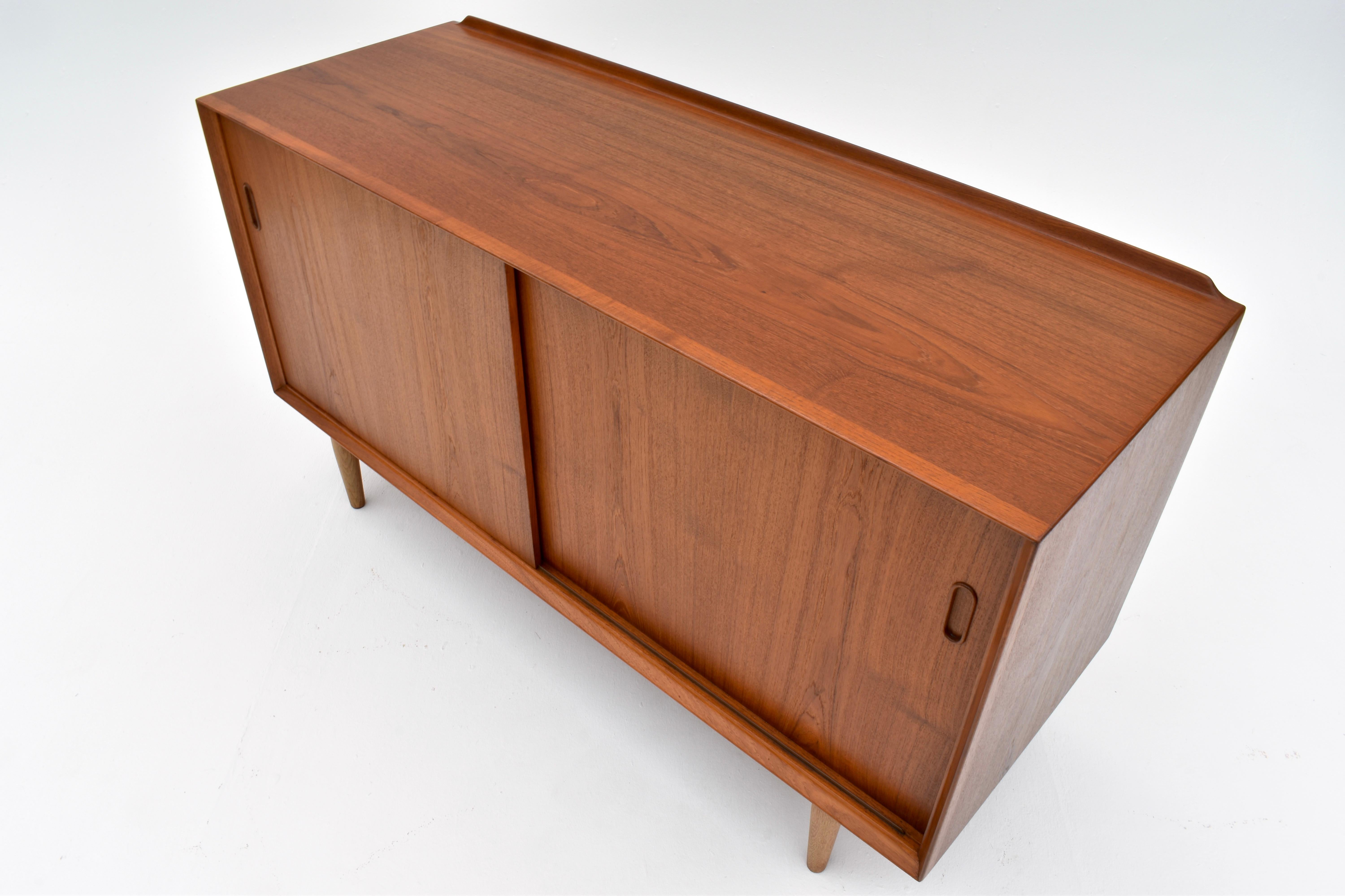 Credenza danese di metà secolo Arne Vodder modello OS11 in teak e Oak per Sibast in vendita 8