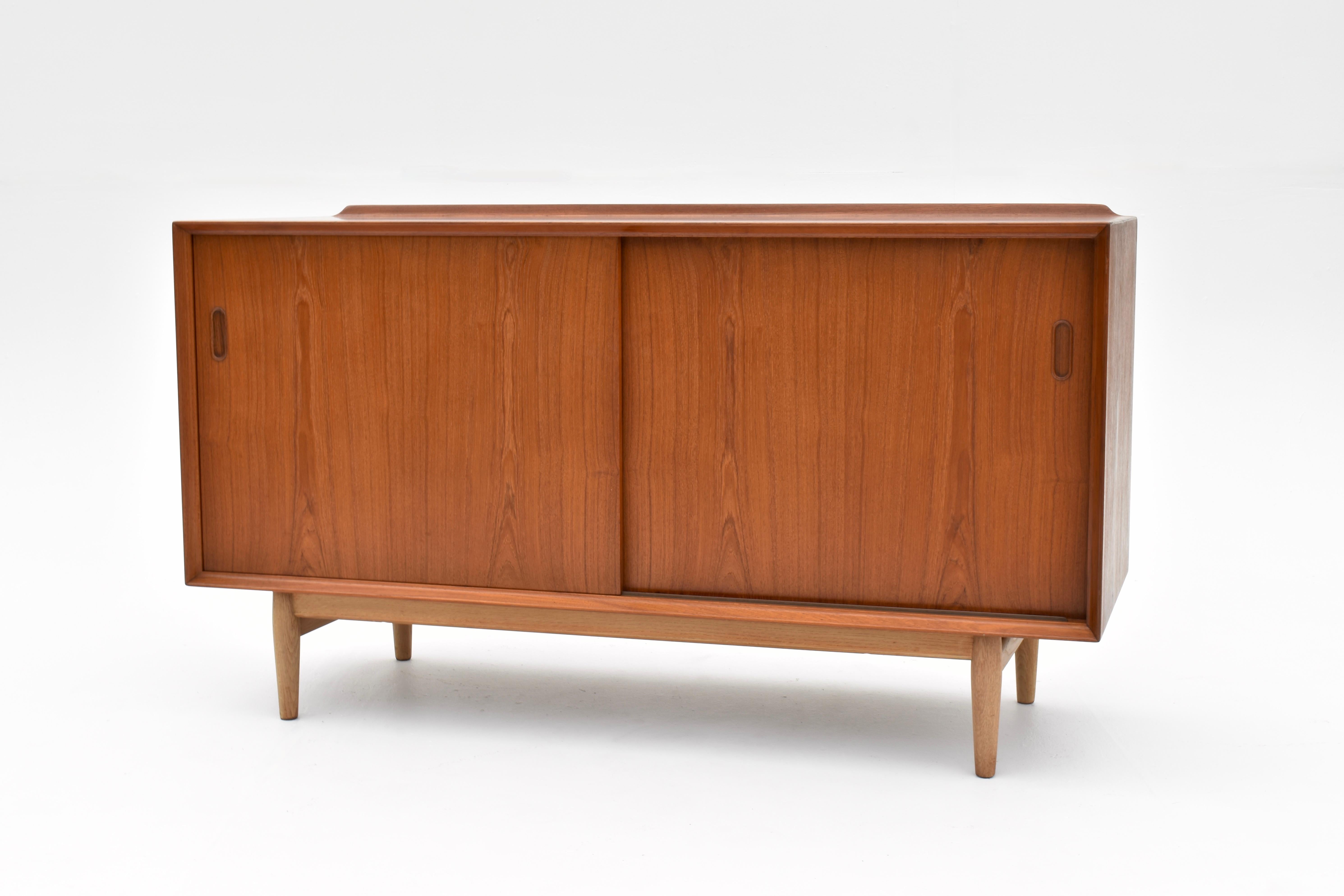 Credenza danese di metà secolo Arne Vodder modello OS11 in teak e Oak per Sibast in vendita 9