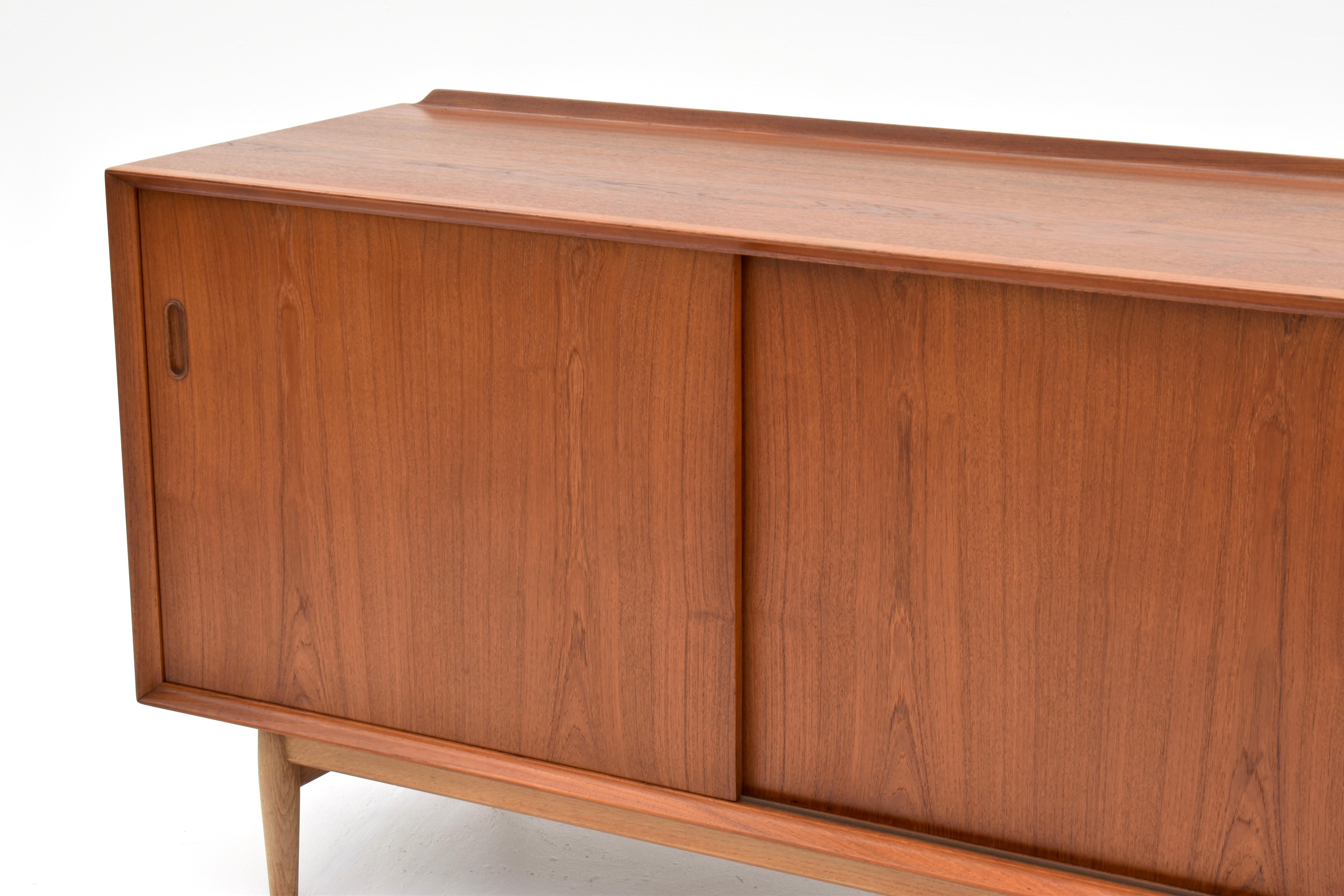 Credenza danese di metà secolo Arne Vodder modello OS11 in teak e Oak per Sibast in vendita 10