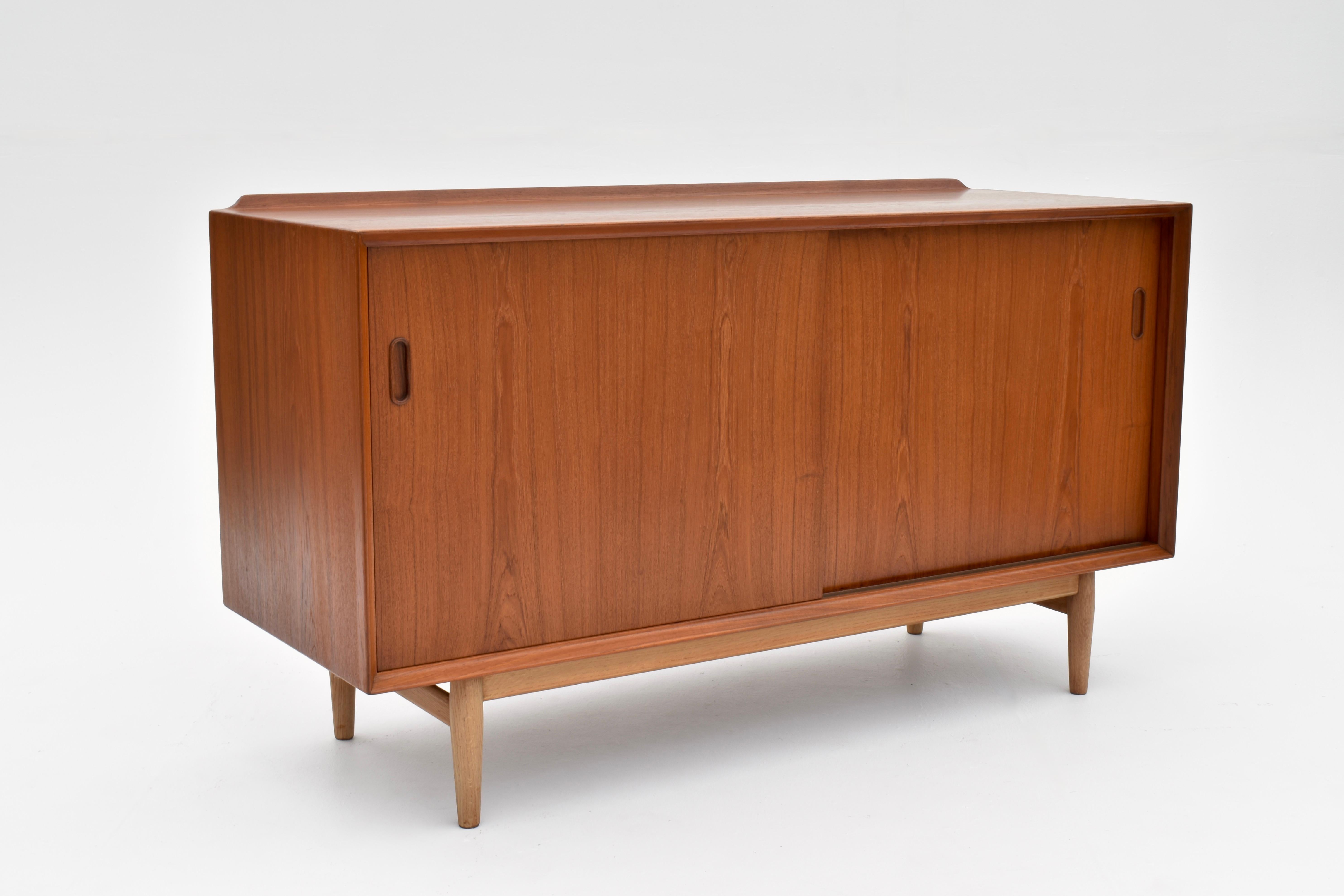 Credenza danese di metà secolo Arne Vodder modello OS11 in teak e Oak per Sibast in vendita 11