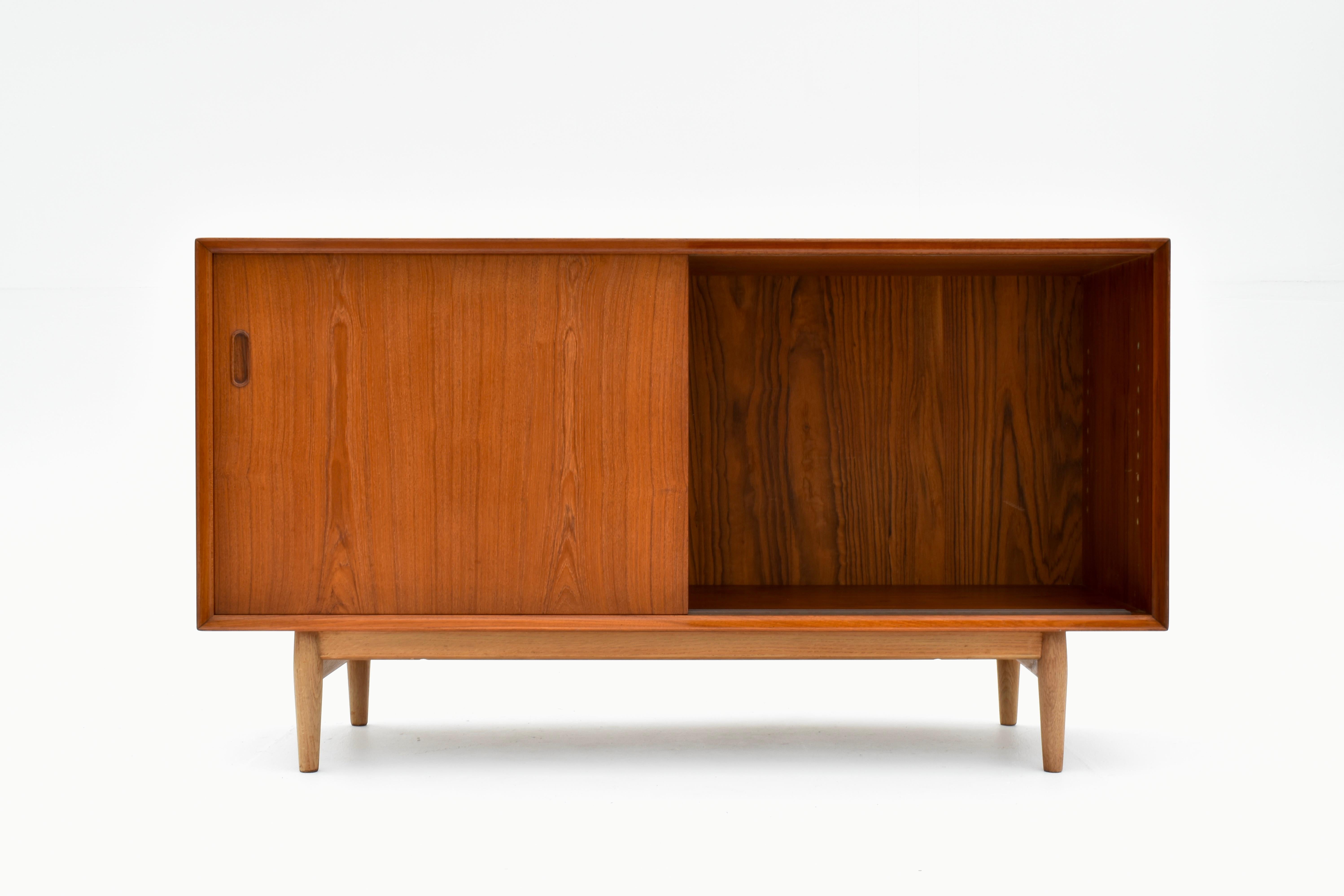 Credenza danese di metà secolo Arne Vodder modello OS11 in teak e Oak per Sibast in vendita 1