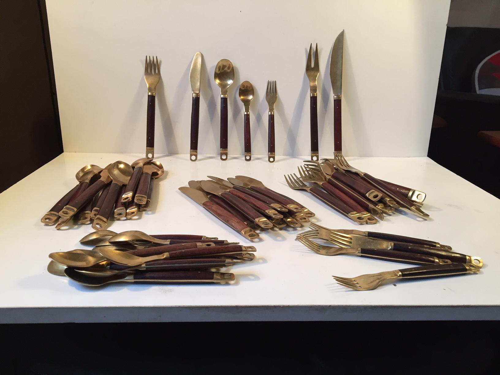 This dining/lunch set by Carl Cohr was manufactured and designed in Denmark in the 1960s. The set consists of 3 x 12 dinner/lunch, knives, forks and soup spoons, 11 tea spoons, 6 dessert/topping forks and a roast carving set. A rather practical