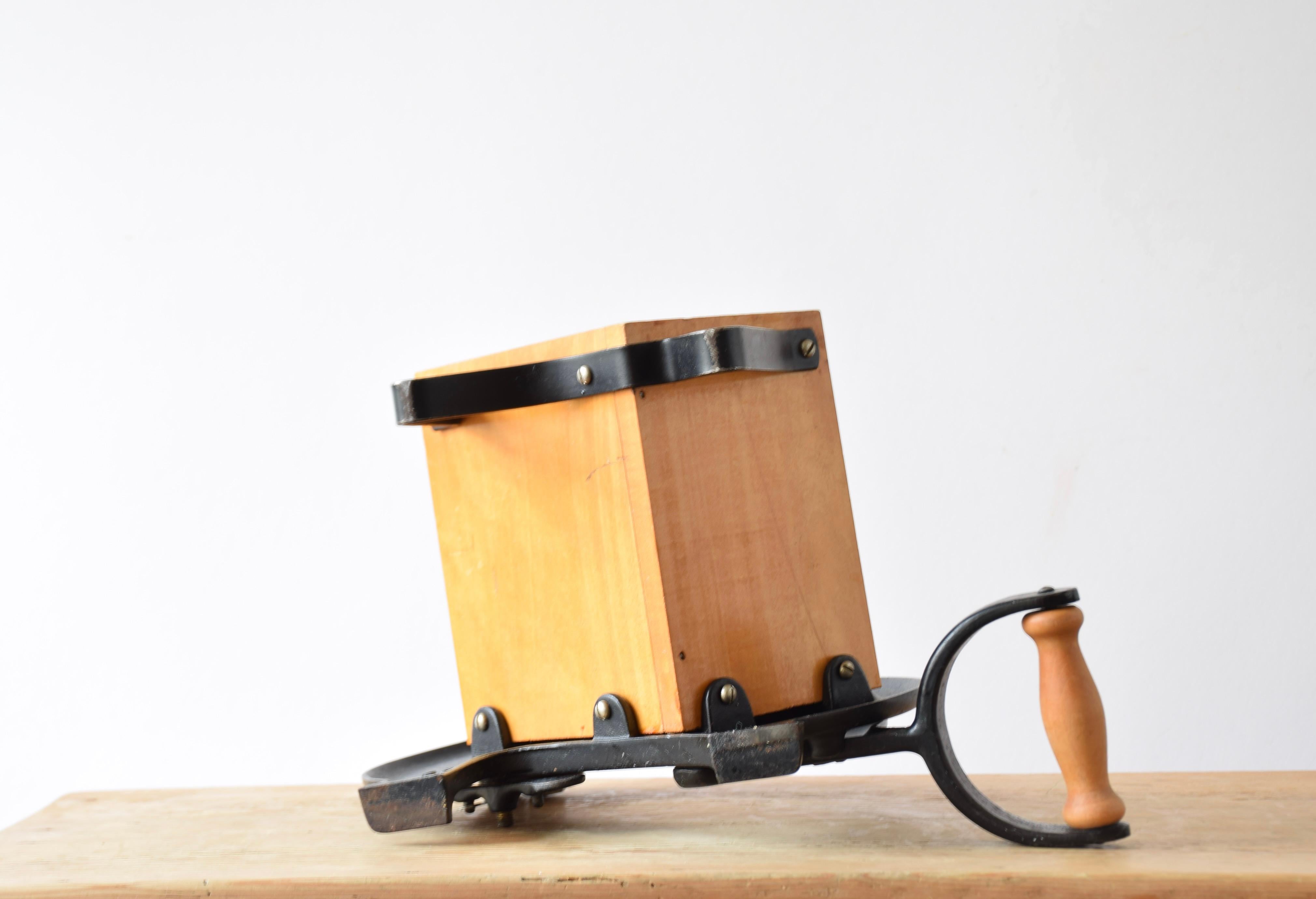 Midcentury Danish Bread Slicer Black and Gold by Ove Larsen for Raadvad, 1950s For Sale 3