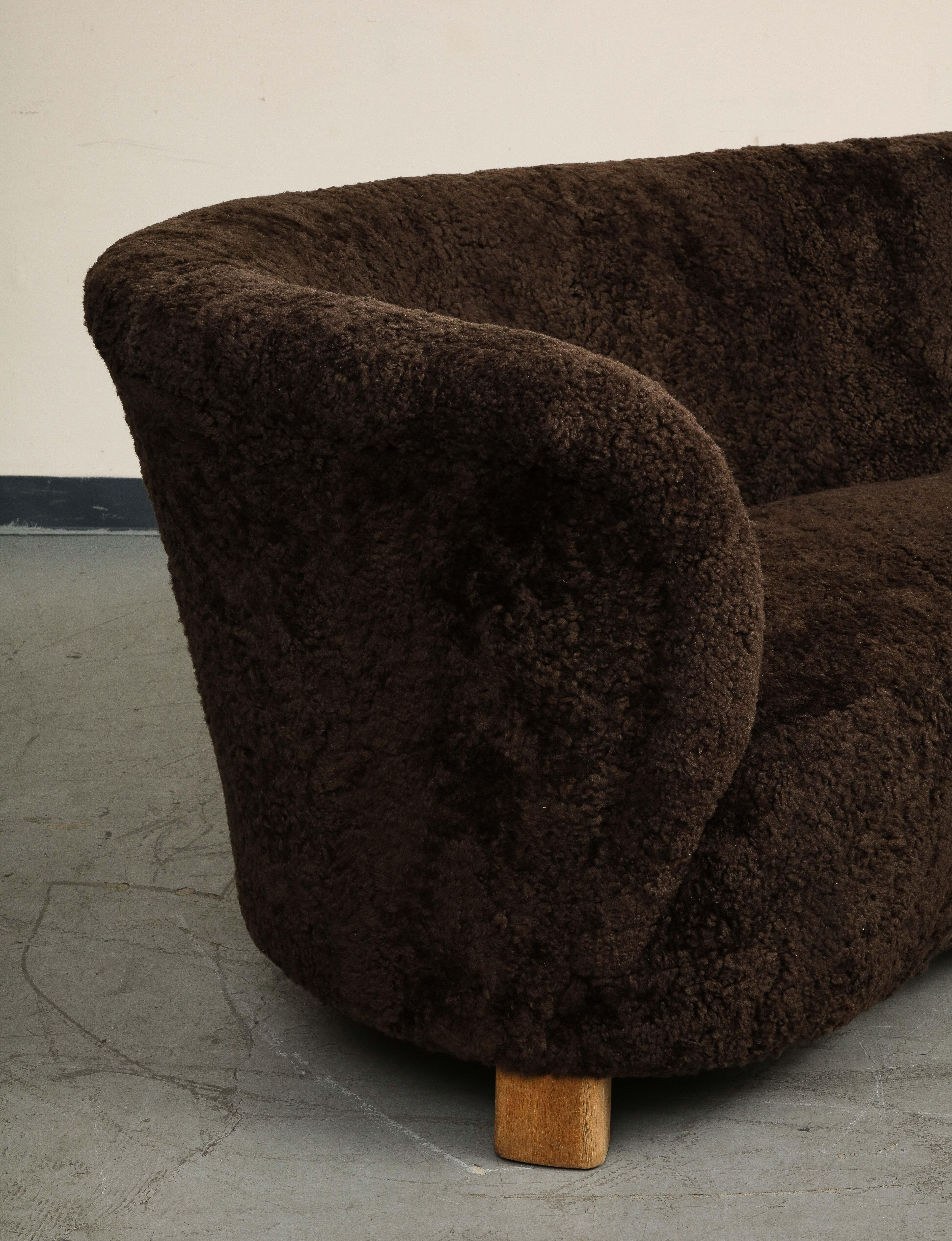 Mid-Century Danish Brown Shearling Curved Sofa, Attributed to Flemming Lassen For Sale 10