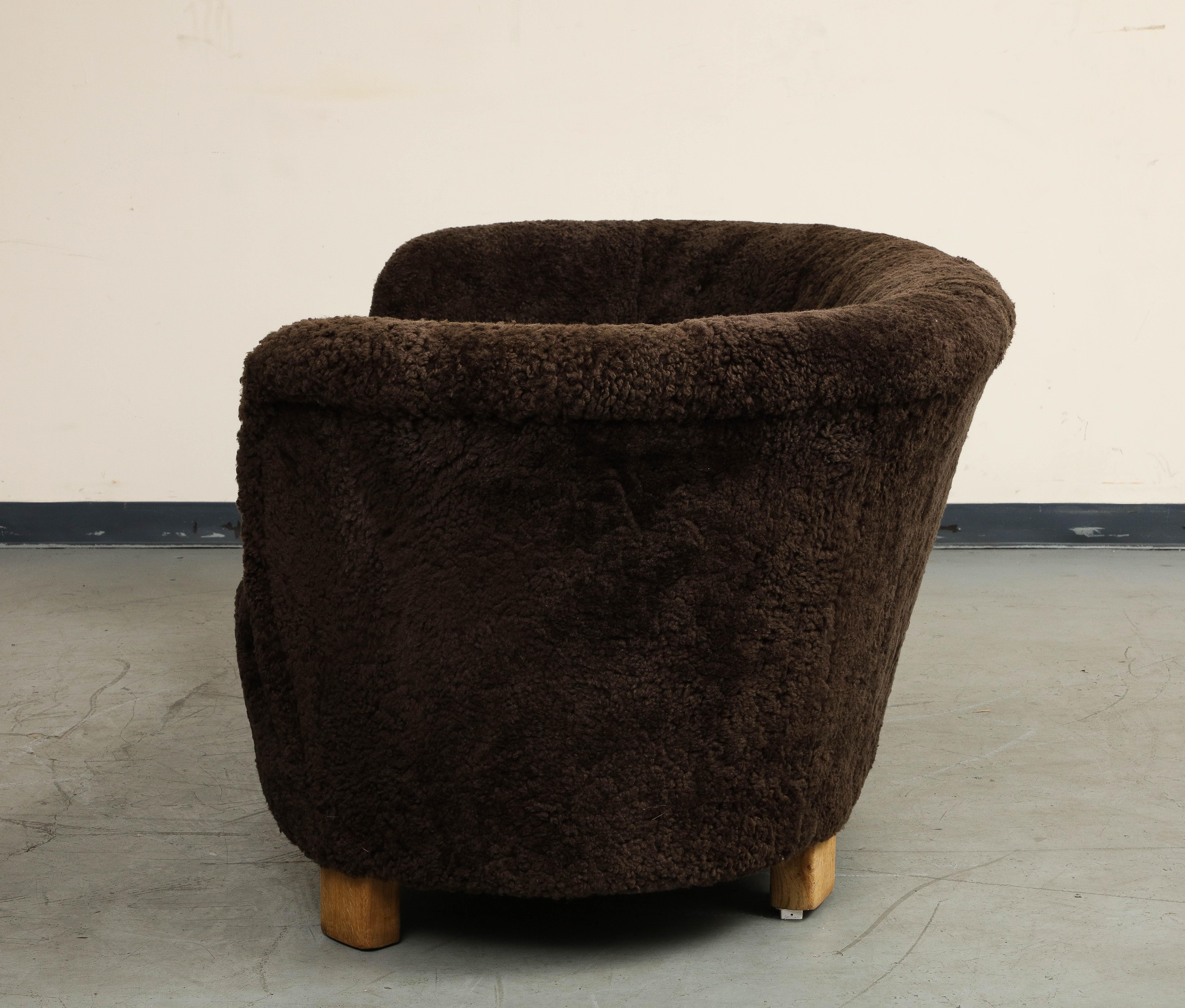 Mid-Century Danish Brown Shearling Curved Sofa, Attributed to Flemming Lassen For Sale 3