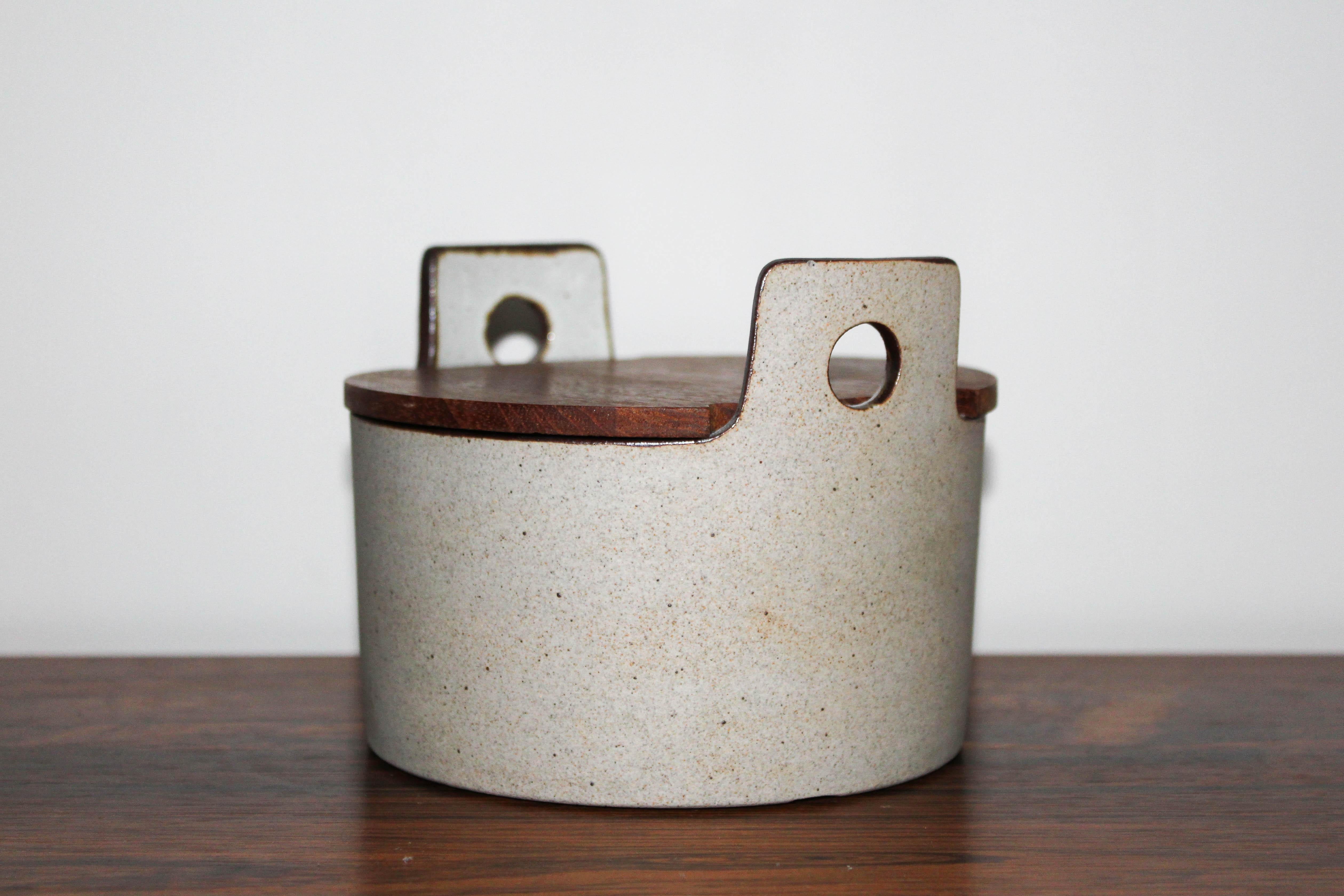 Studio made ceramic bowl with teak lid by Knabstrup Atelier. Very good vintage condition with minor signs of usage.
