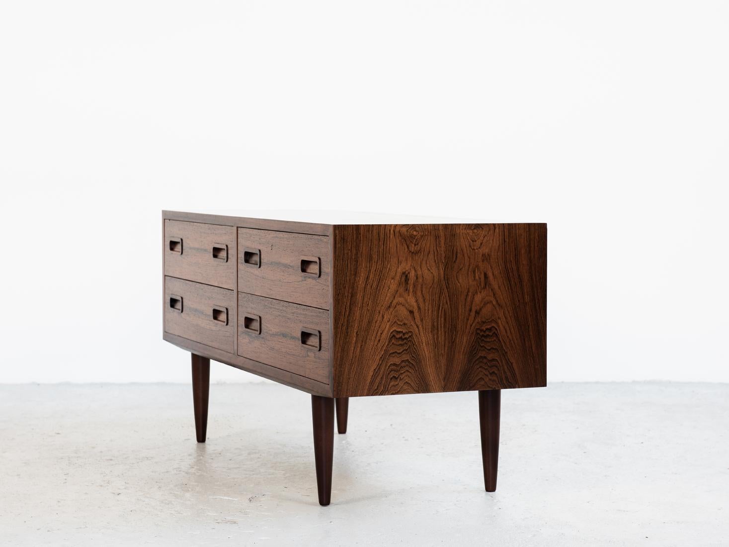 Veneer Midcentury Danish Chest of 2x2 Drawers in Rosewood by Hundevad, 1960s For Sale