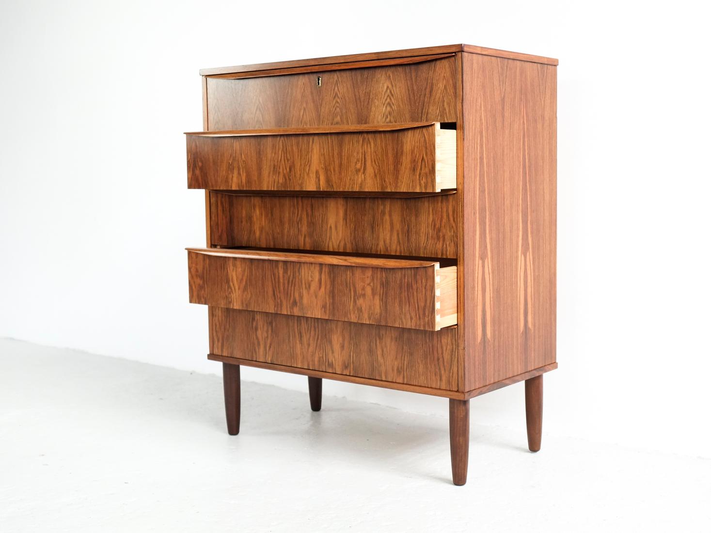Midcentury Danish Chest of 5 Drawers in Rosewood, 1960s In Good Condition For Sale In Beveren, BE