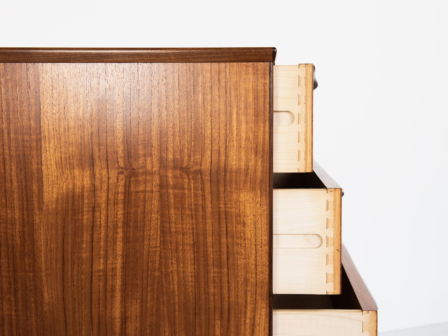 Midcentury Danish Chest of 6 Drawers in Teak by Klaus Okholm, 1960s In Good Condition For Sale In Beveren, BE