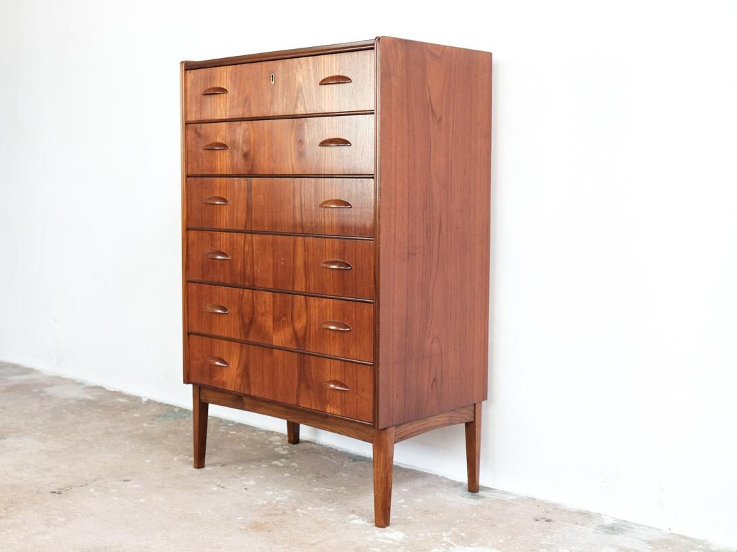 This midcentury Danish chest of 6 drawers in teak has beautiful drawer handles in half moon shape. It was made in Denmark in the 1960s. It has impressive drawings in the wood. Very warm red color of teak. In very good condition.