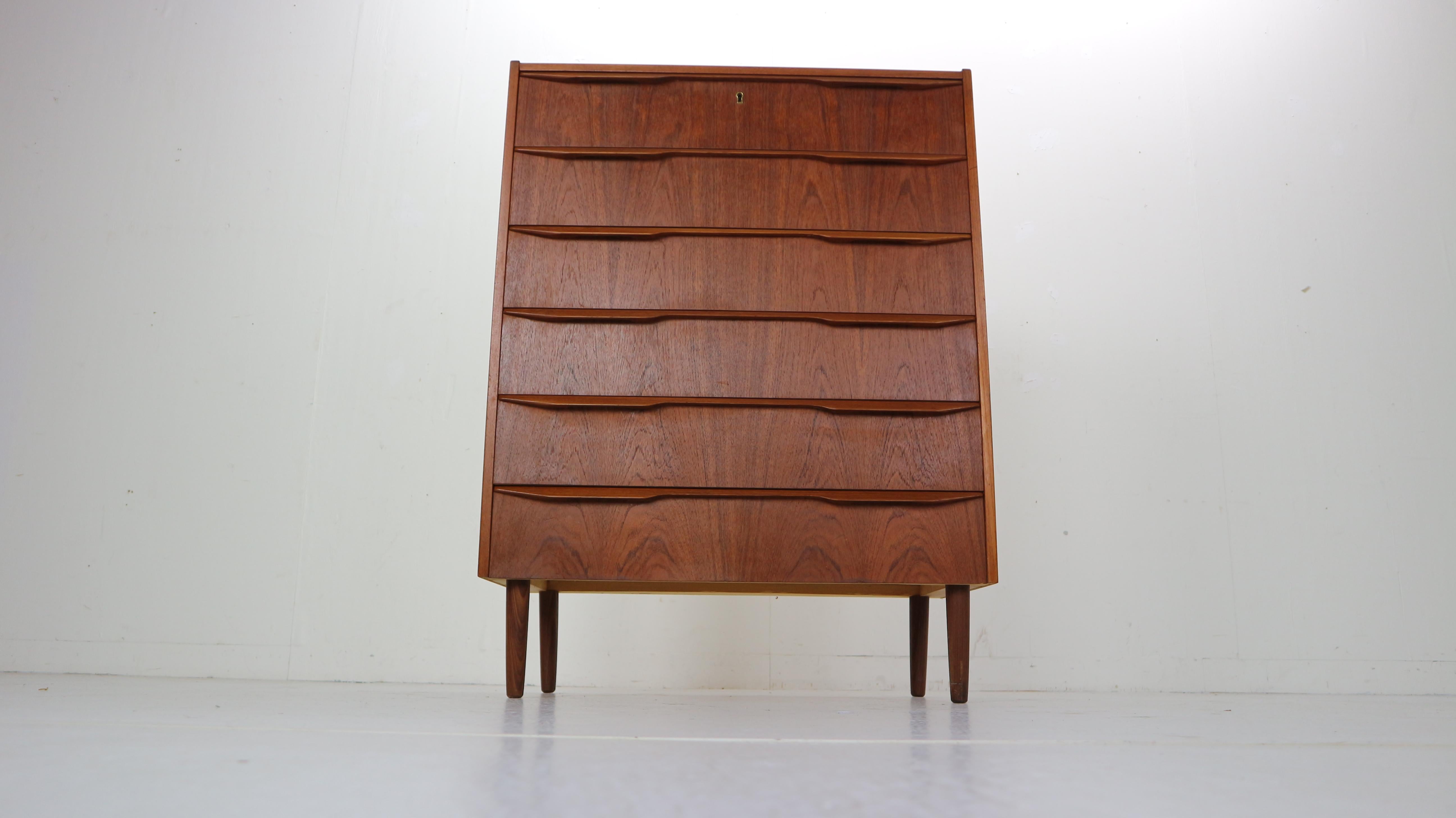 Midcentury Danish Chest of 7 Drawers in Teak, 1960s In Good Condition In The Hague, NL