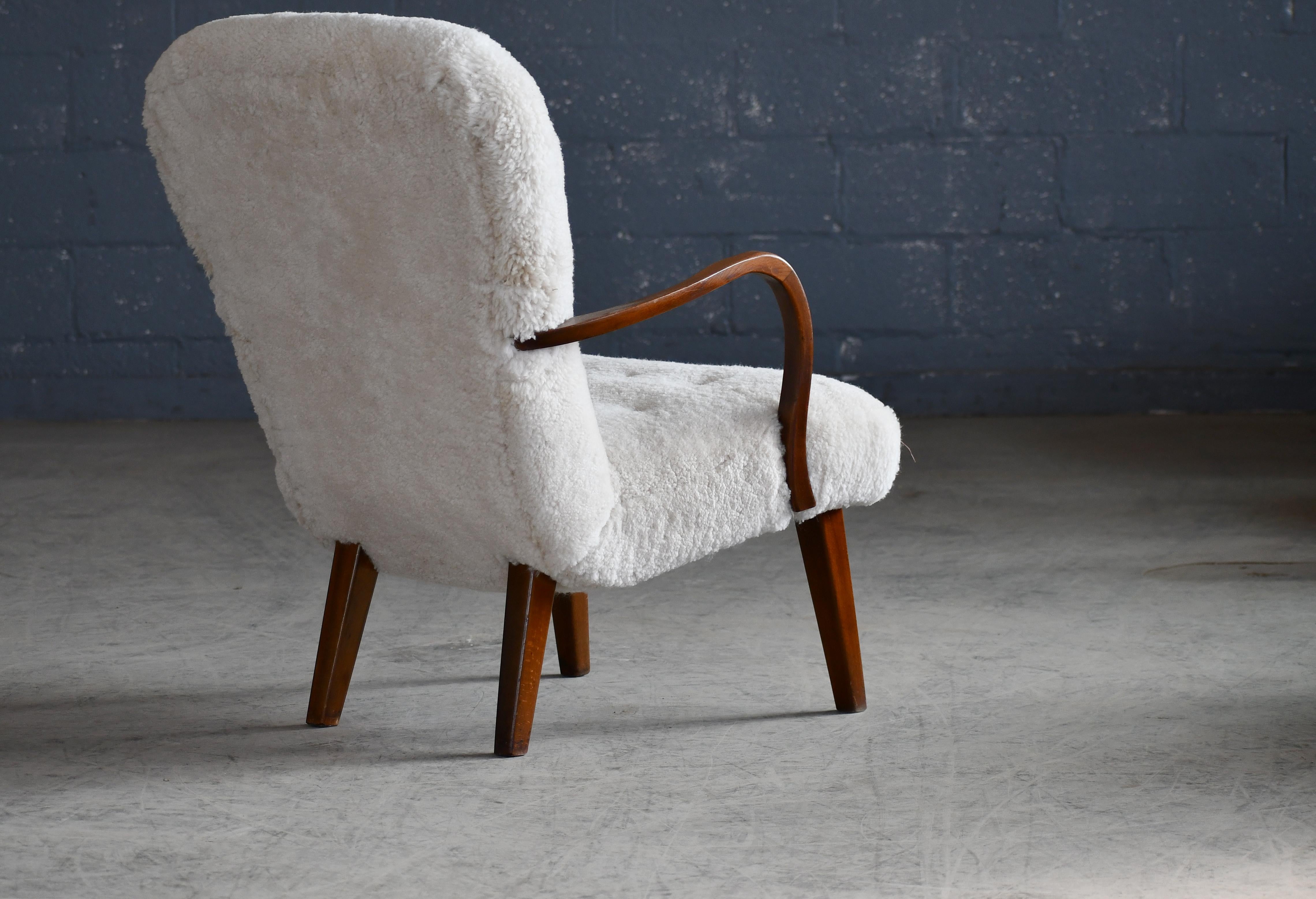 Midcentury Danish Clam Style Lounge Chair in Luxurious Sheepskin, 1950s For Sale 2