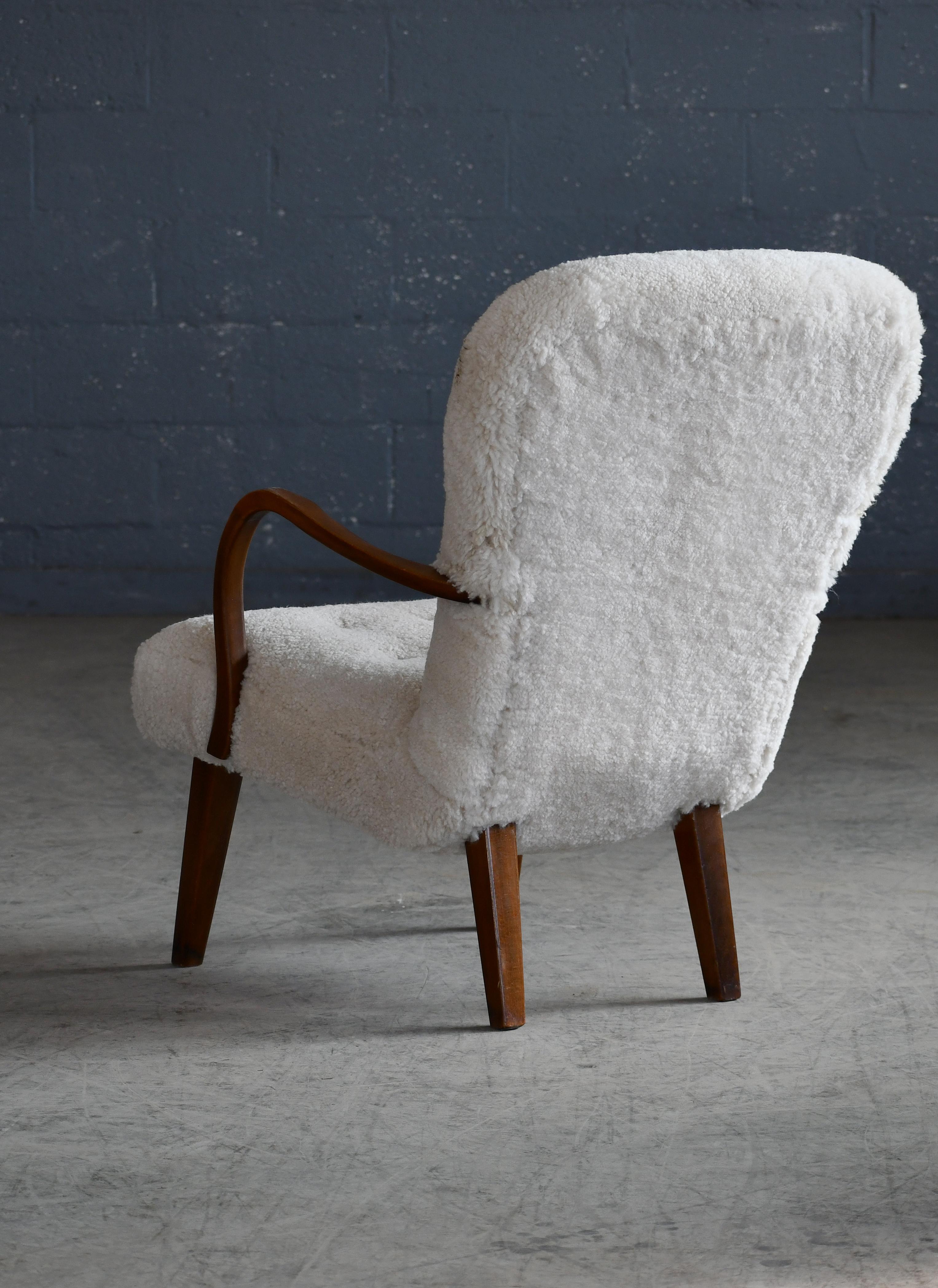 Midcentury Danish Clam Style Lounge Chair in Luxurious Sheepskin, 1950s For Sale 4