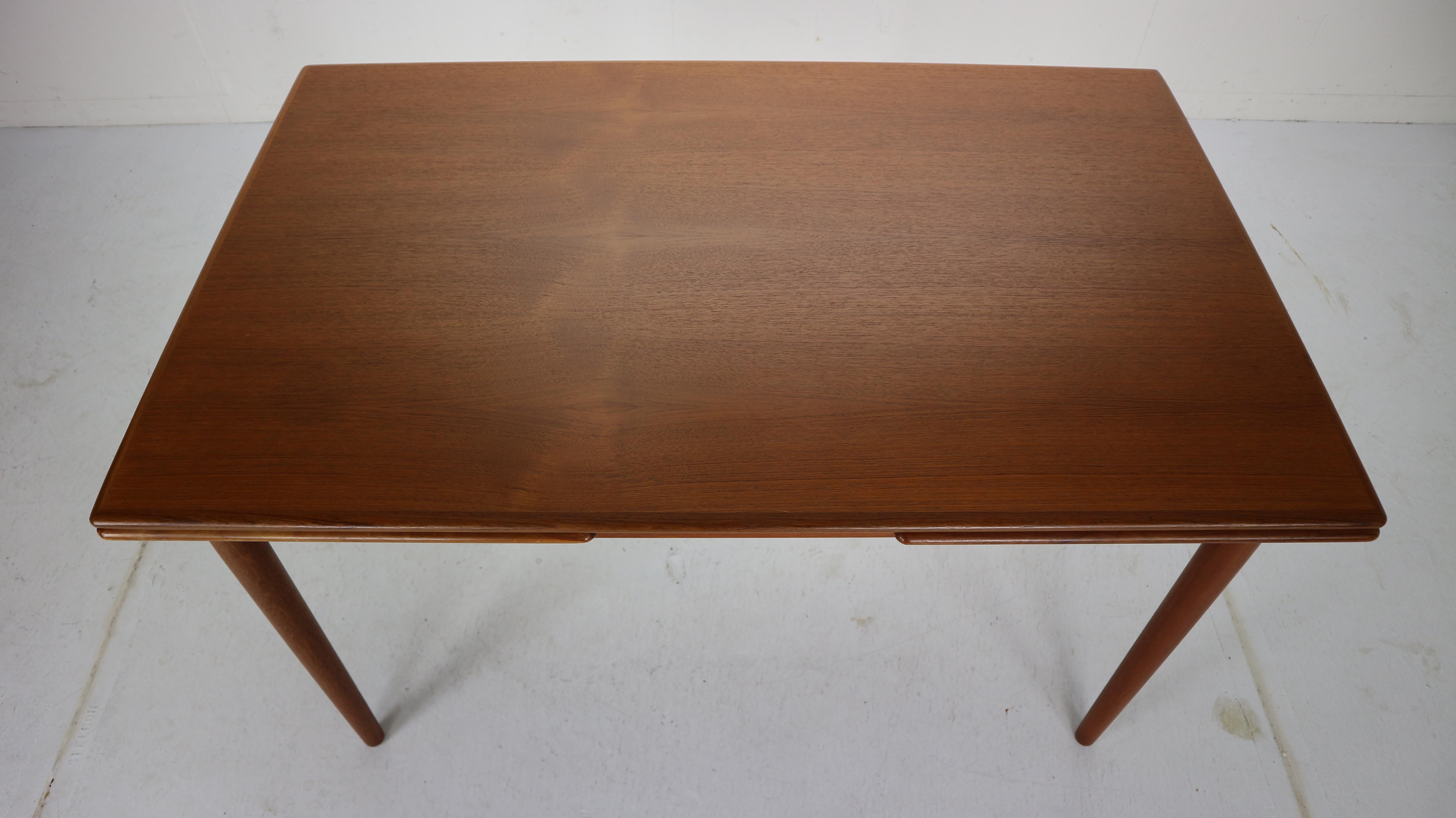 Midcentury Danish Design Extendable Teak Dining Table, 1960s 9