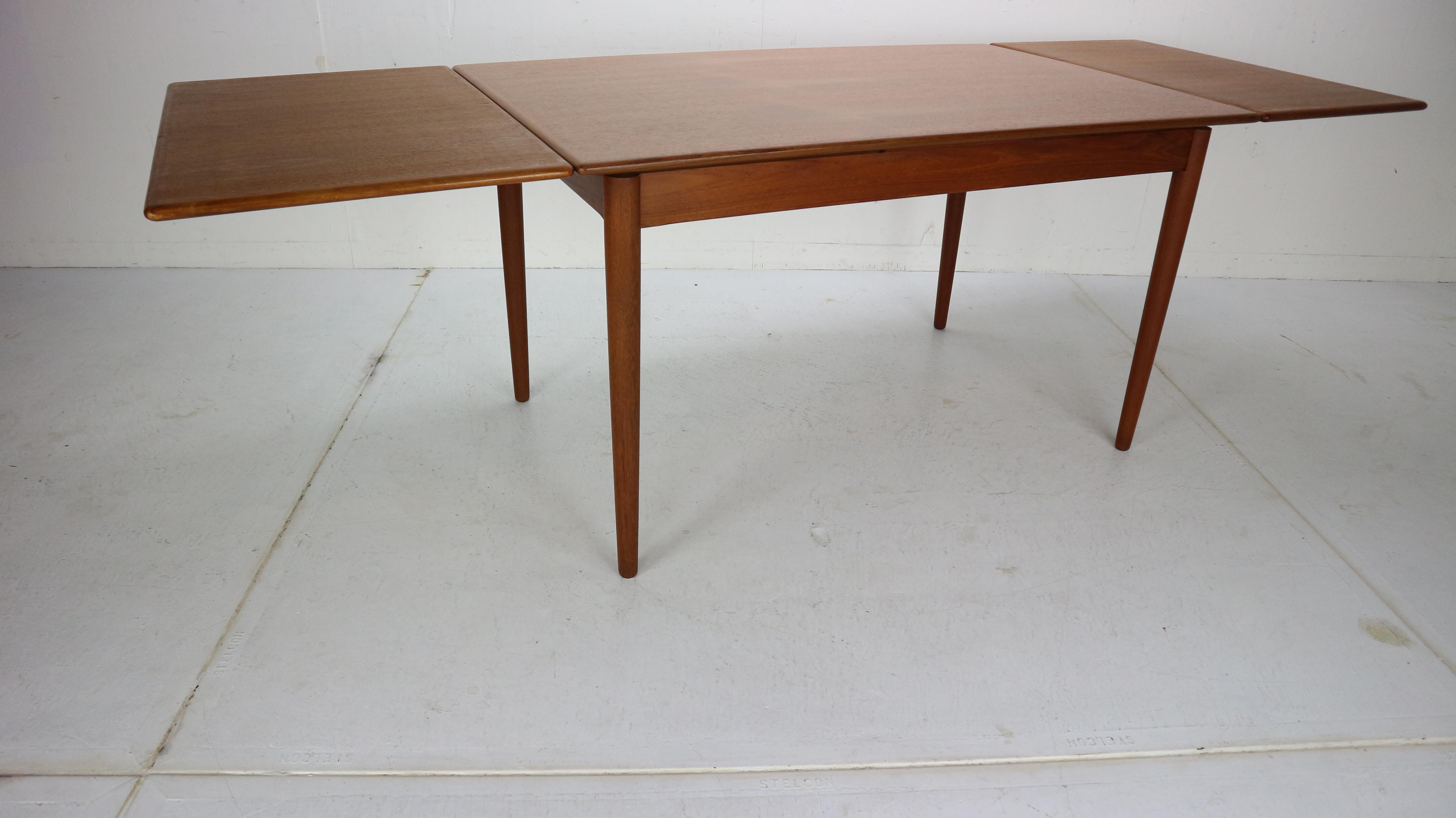 Mid-Century Modern Midcentury Danish Design Extendable Teak Dining Table, 1960s