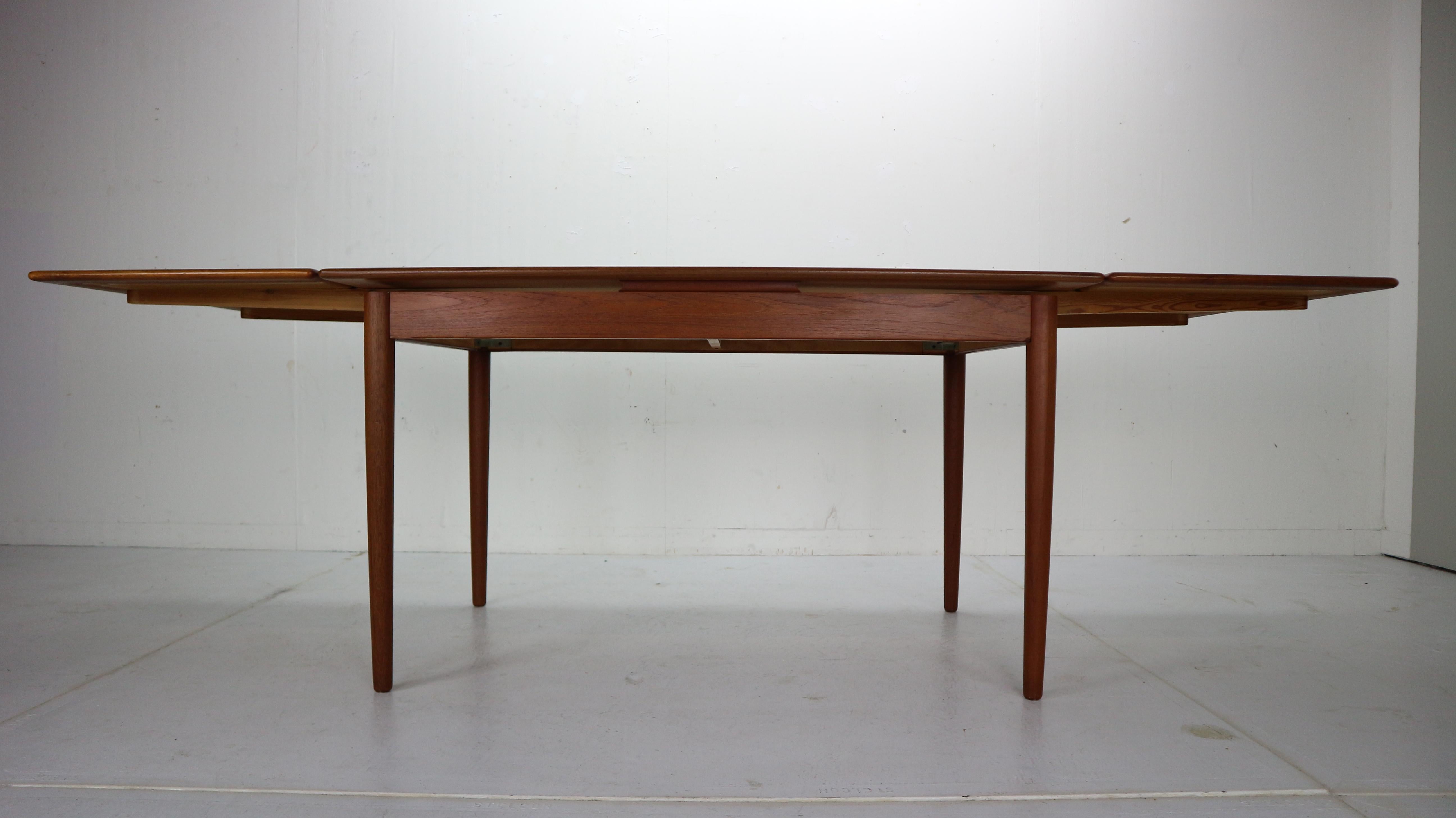Midcentury Danish Design Extendable Teak Dining Table, 1960s In Good Condition In The Hague, NL
