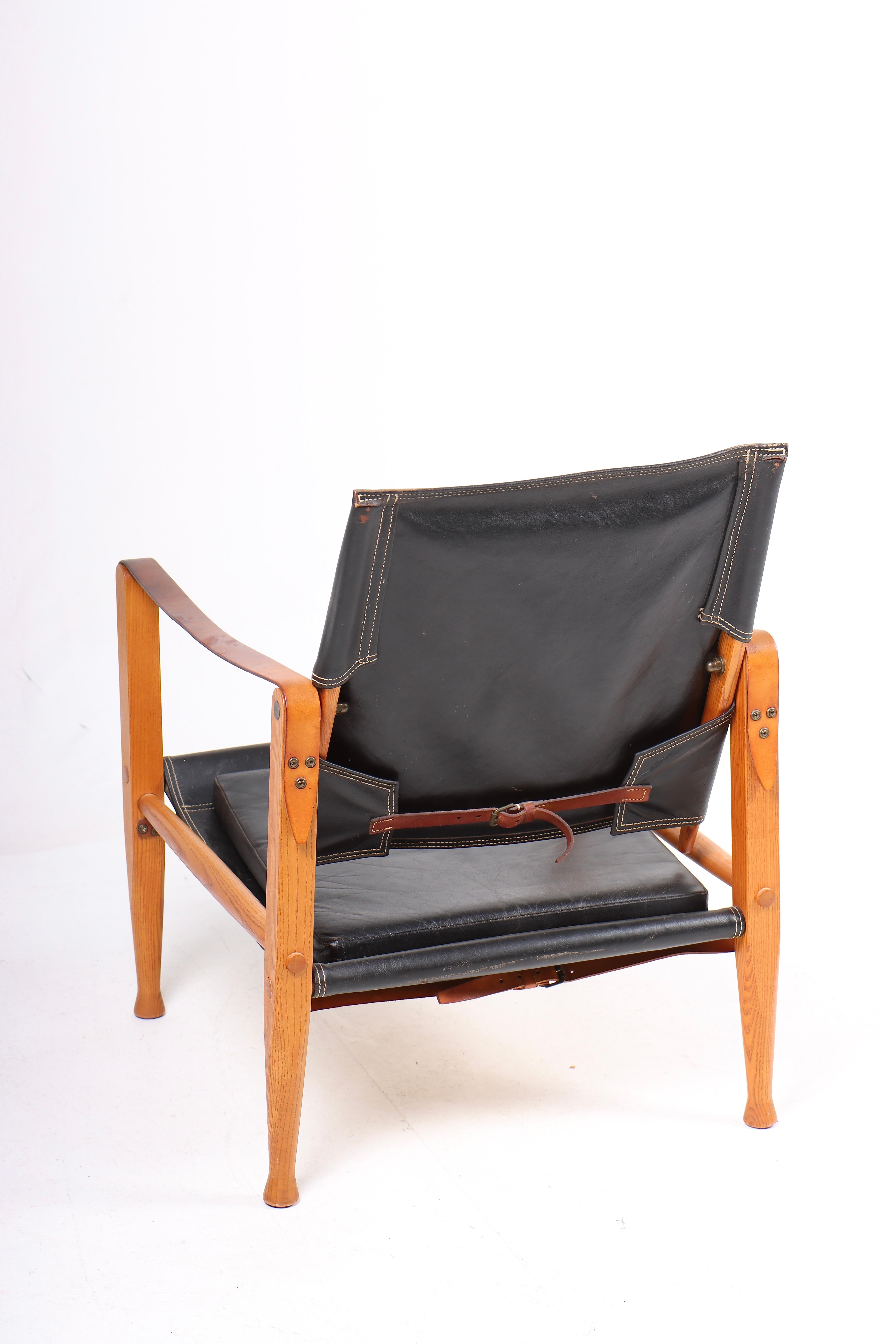 Mid-20th Century Midcentury Danish Design Lounge Chair in Patianted Leather by Klint For Sale