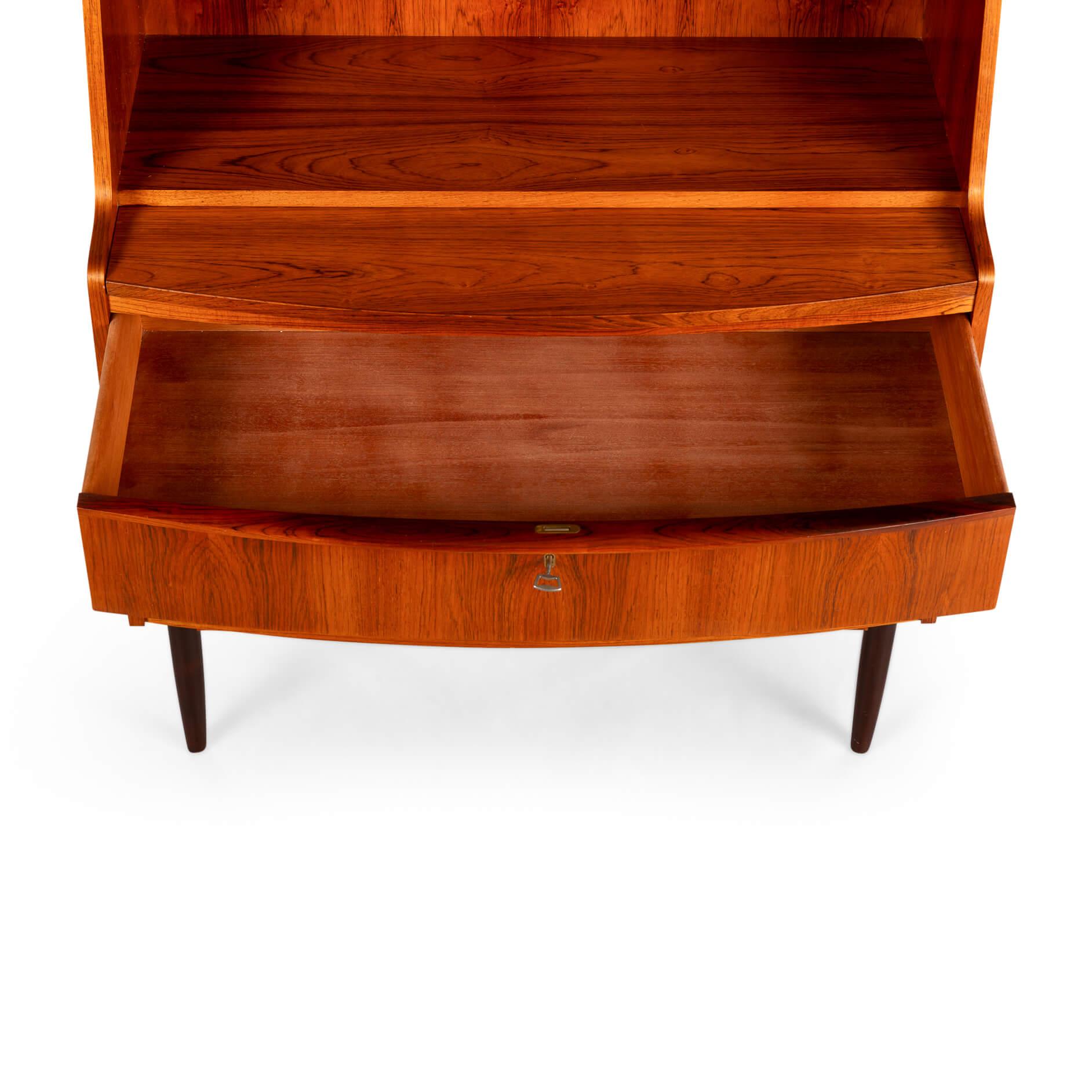 Impiallacciato Secrétaire in palissandro di design danese del Medioevo, anni '60 in vendita