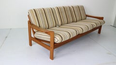 Canapé 3 places en teck de design danois du milieu du siècle par Niels Bach:: 1960 Danemark