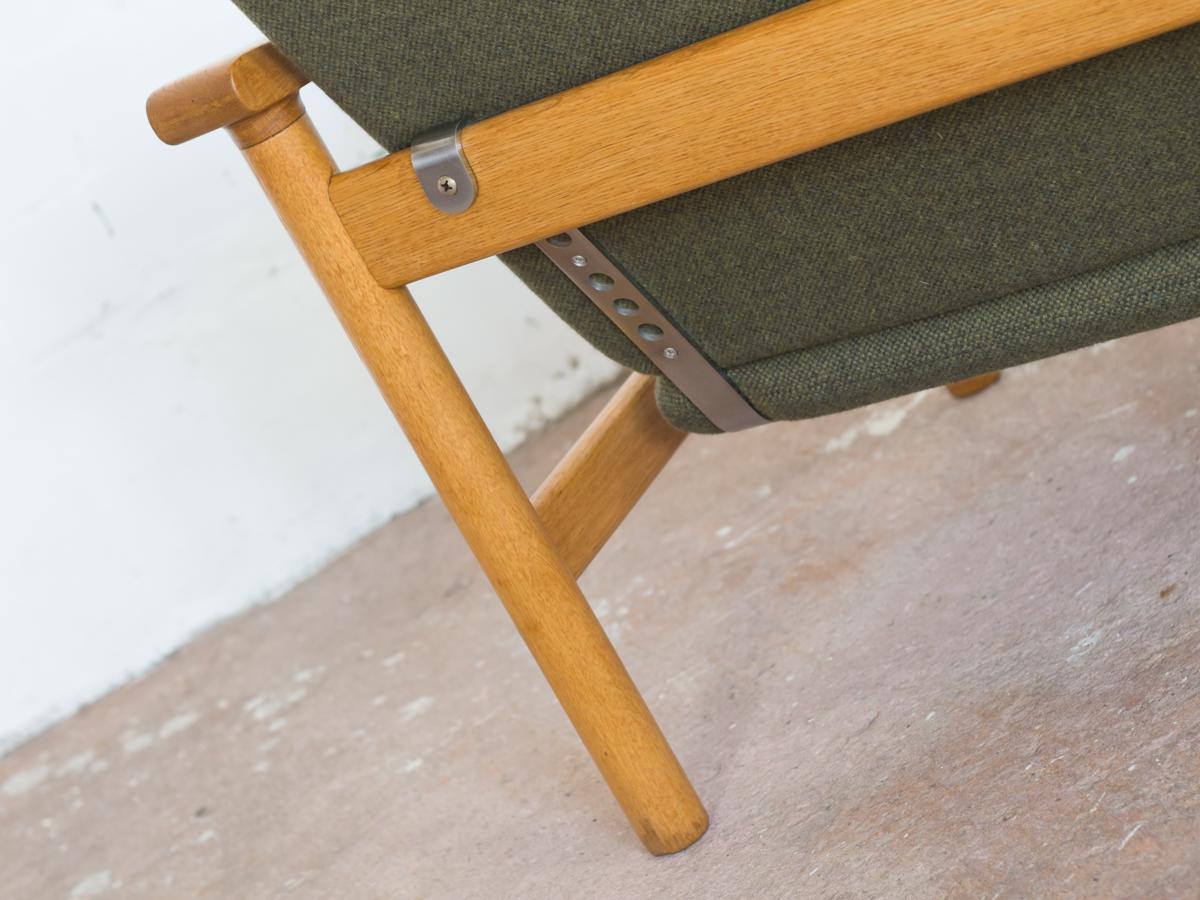 Midcentury Danish Easy Chair in Oak and Fabric by Hans Wegner for GETAMA (Stoff) im Angebot