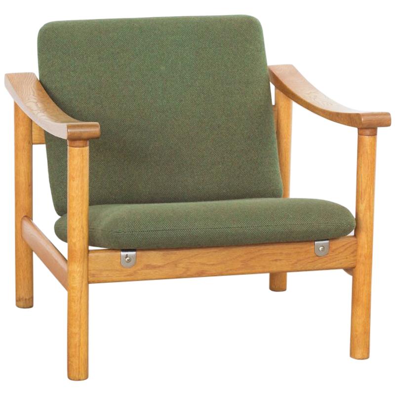 Midcentury Danish Easy Chair in Oak and Fabric by Hans Wegner for GETAMA For Sale
