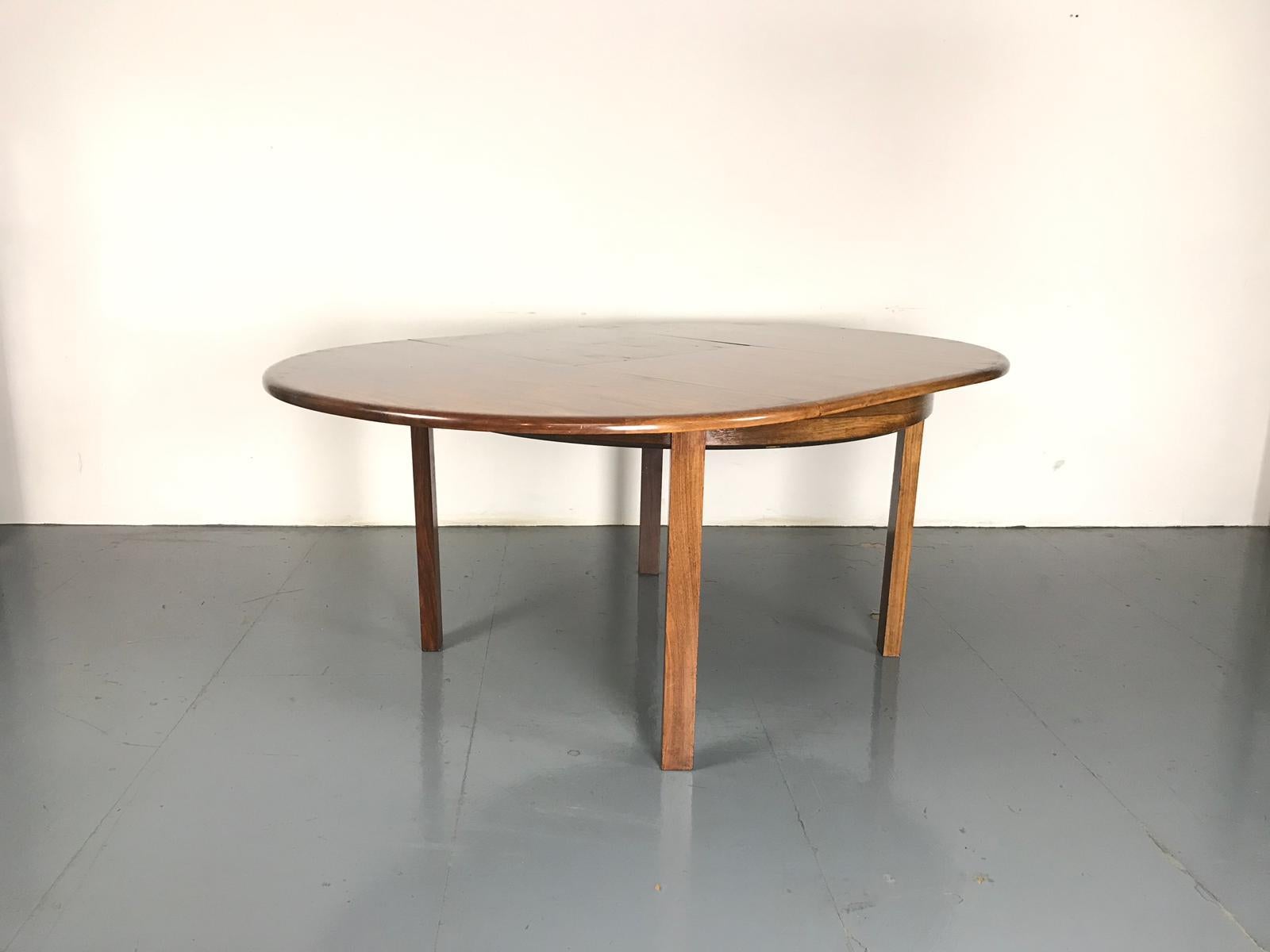 Beautiful midcentury Danish style extending rosewood dining table. 

In good vintage condition. It's a vintage item, so has some general age-related wear, but nothing specific to mention.

Approximate dimensions:

Diameter: 122 cm extending to