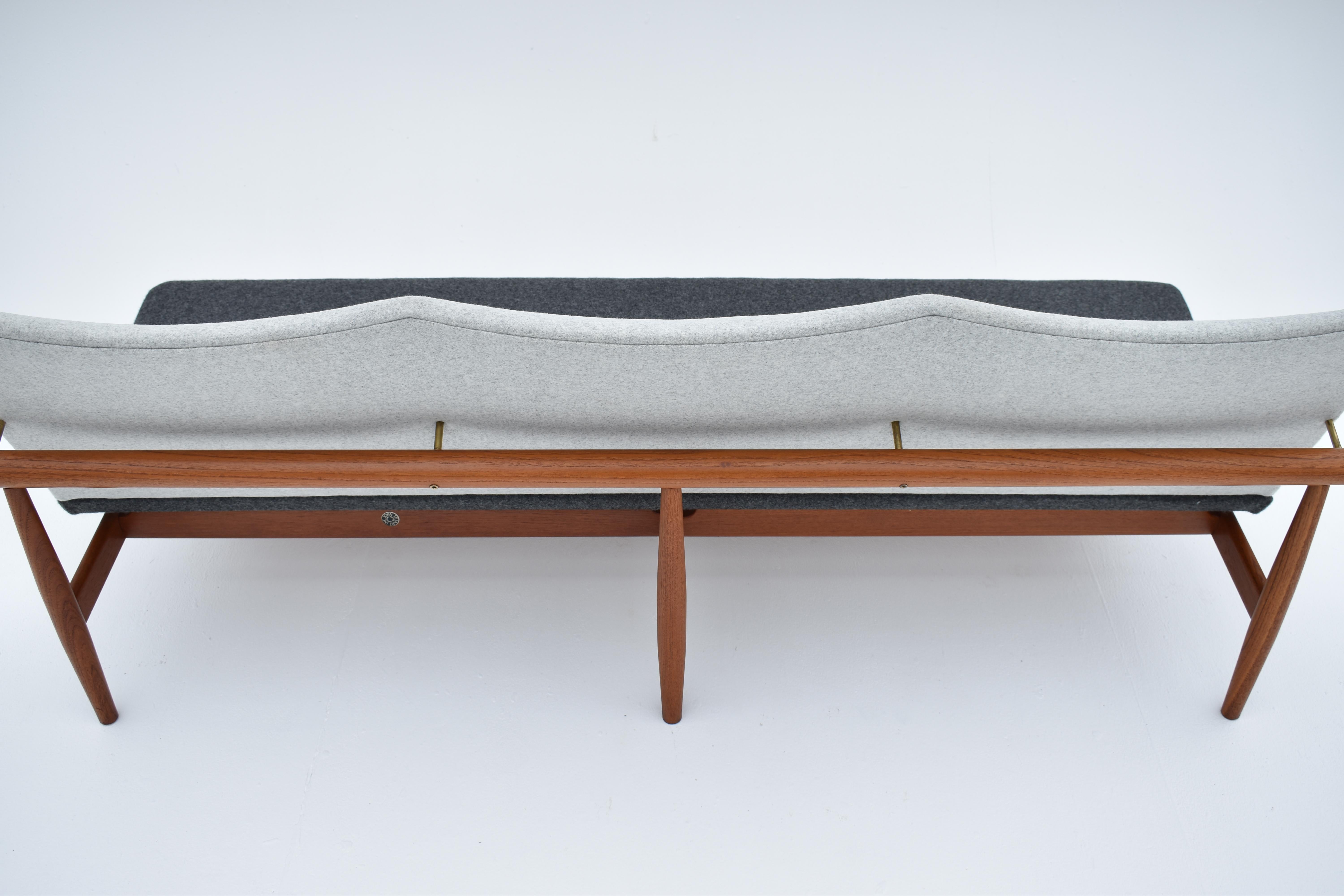 Midcentury Danish Finn Juhl Model 137 Japan Sofa For France & Son For Sale 3