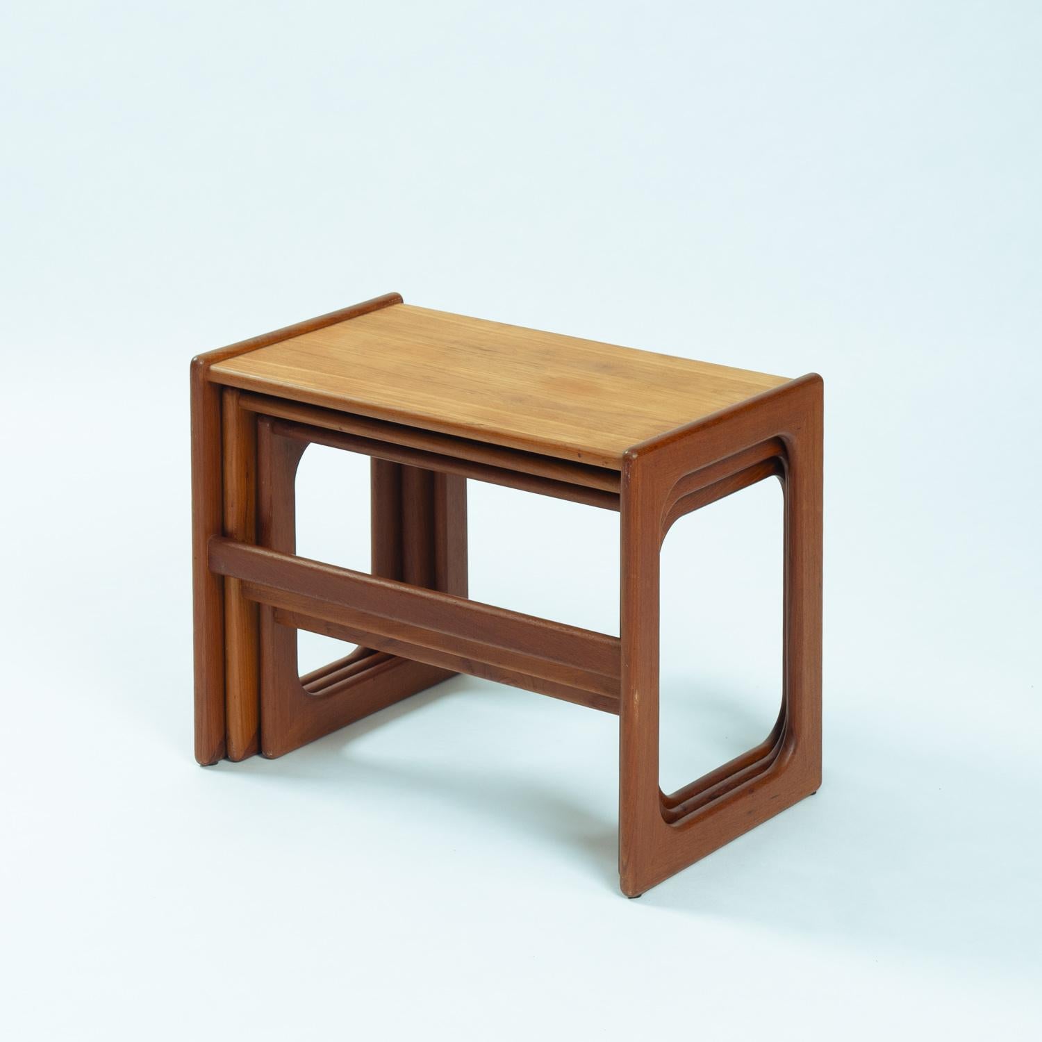 Tavoli da nido danesi di metà secolo in teak pieno di Salins Nyborg, Danimarca 1960 in vendita 4