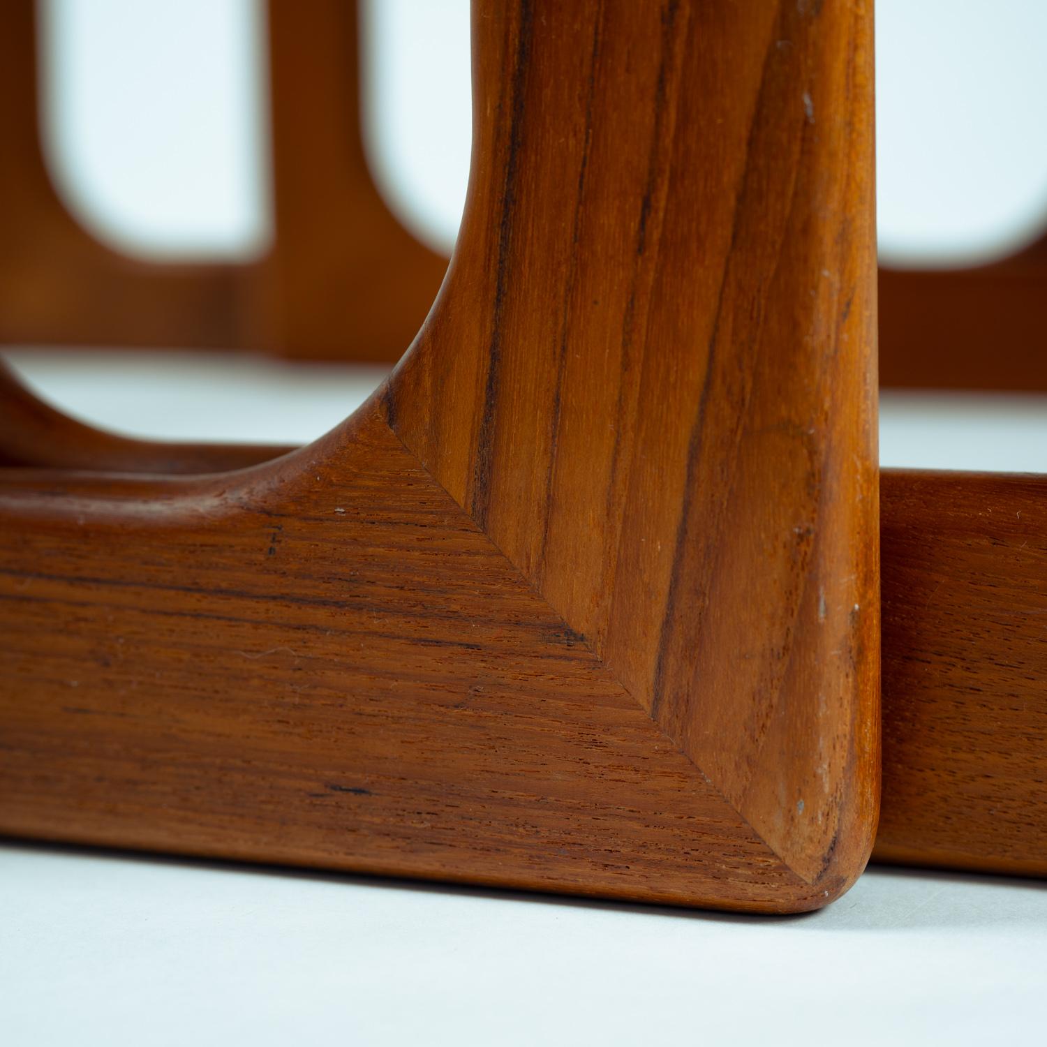 Tavoli da nido danesi di metà secolo in teak pieno di Salins Nyborg, Danimarca 1960 in vendita 13