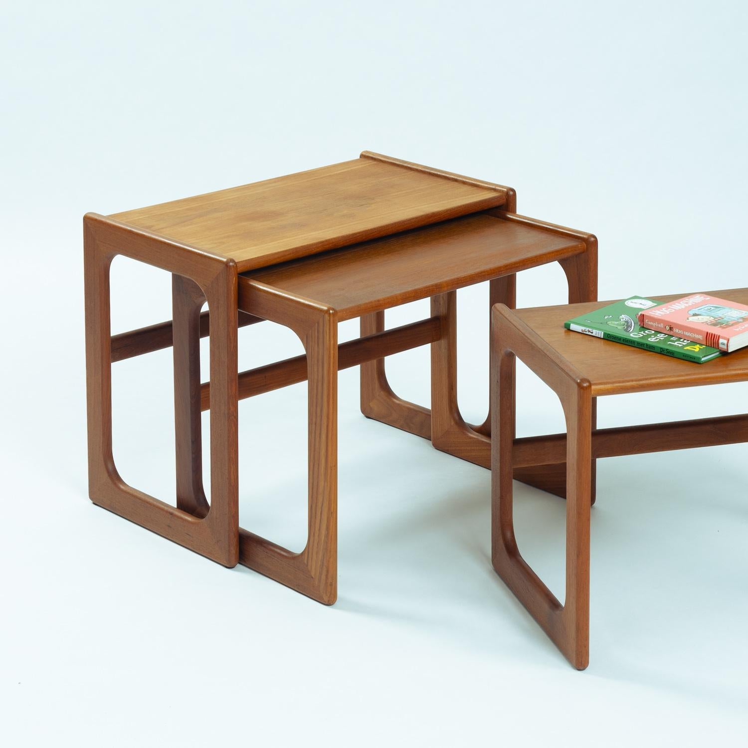 Teak Tavoli da nido danesi di metà secolo in teak pieno di Salins Nyborg, Danimarca 1960 in vendita