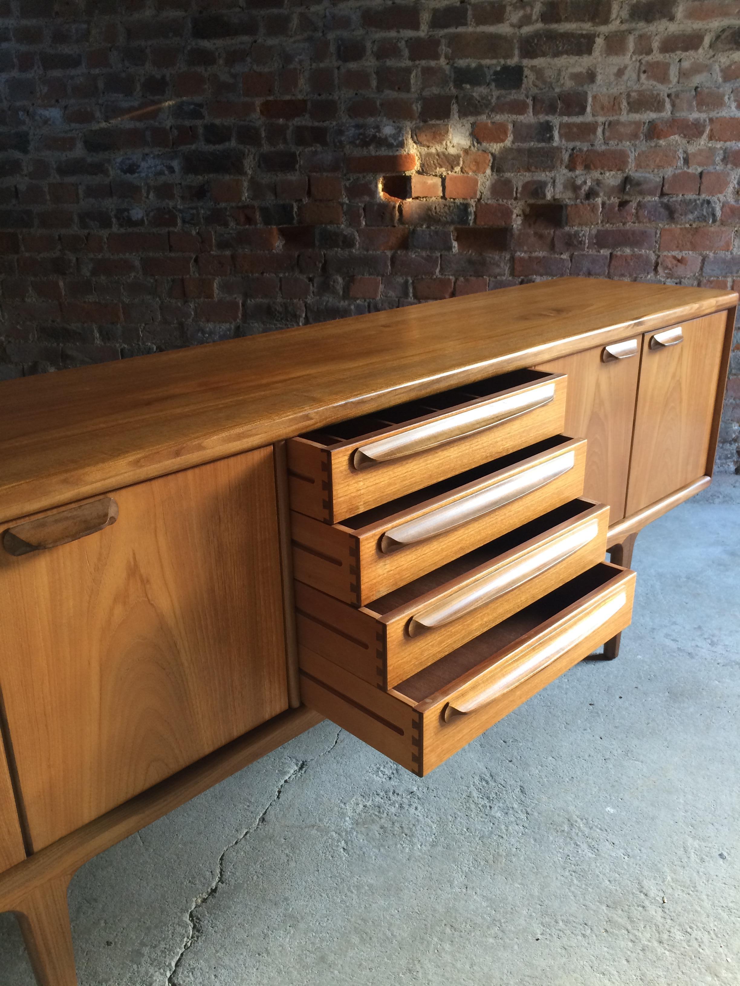 Dänisches G-Plan Sideboard aus massivem Teakholz Medienschrank lang:: 1970er Jahre 1