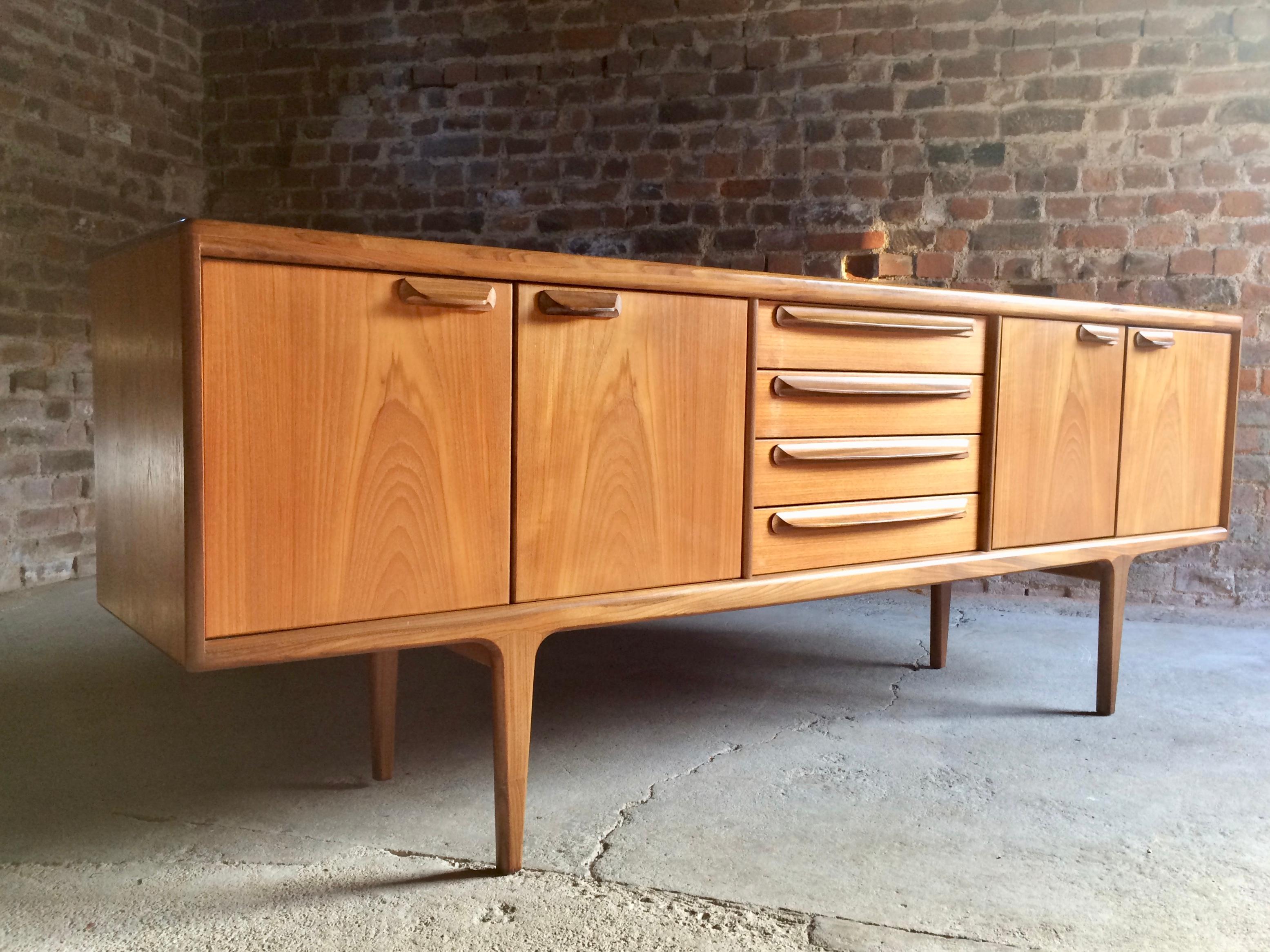 Dänisches G-Plan Sideboard aus massivem Teakholz Medienschrank lang:: 1970er Jahre 2