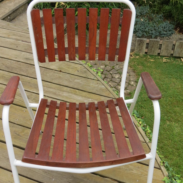 Dänisches Gartenset aus der Mitte des Jahrhunderts von Daneline, Stapelstühle und klappbarer Tisch bei 1stDibs Deutschland