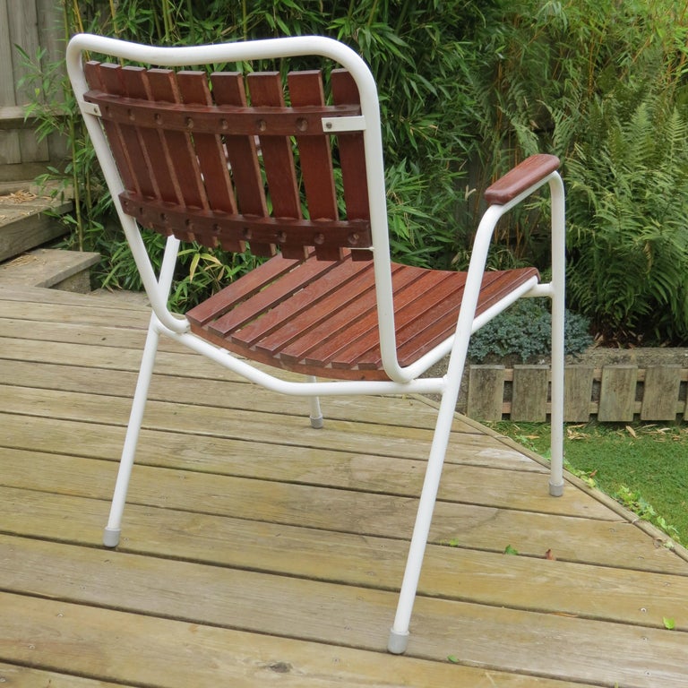 Dänisches Gartenset aus der Mitte des Jahrhunderts von Daneline, Stapelstühle und klappbarer Tisch bei 1stDibs Deutschland