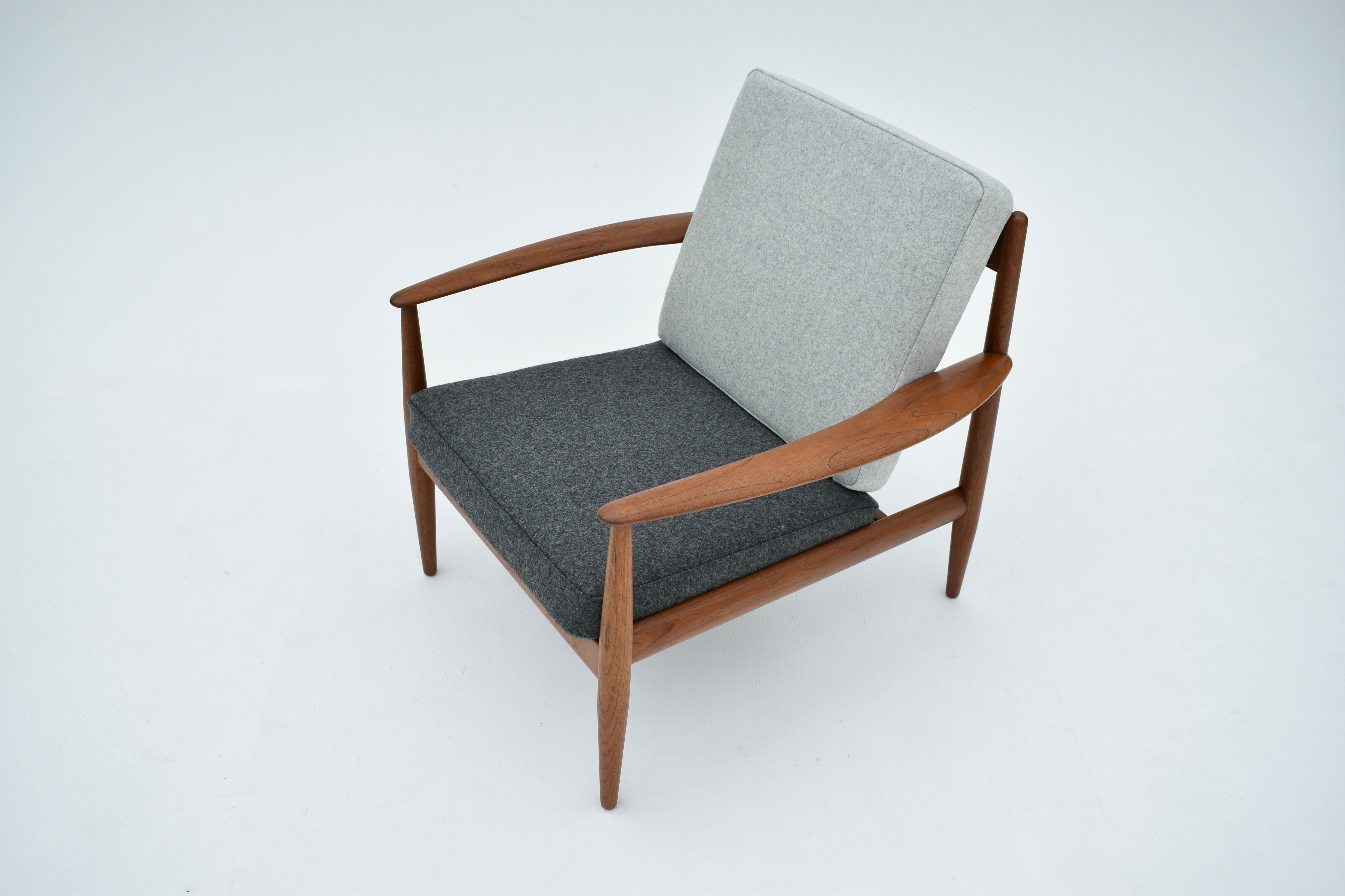A beautiful solid teak lounge chair designed by Grete Jalk in the mid 50’s for France & Son, Denmark.

This is an early production chair and the most desirable in our opinion.

This example offered in excellent condition. The foam cushions have been