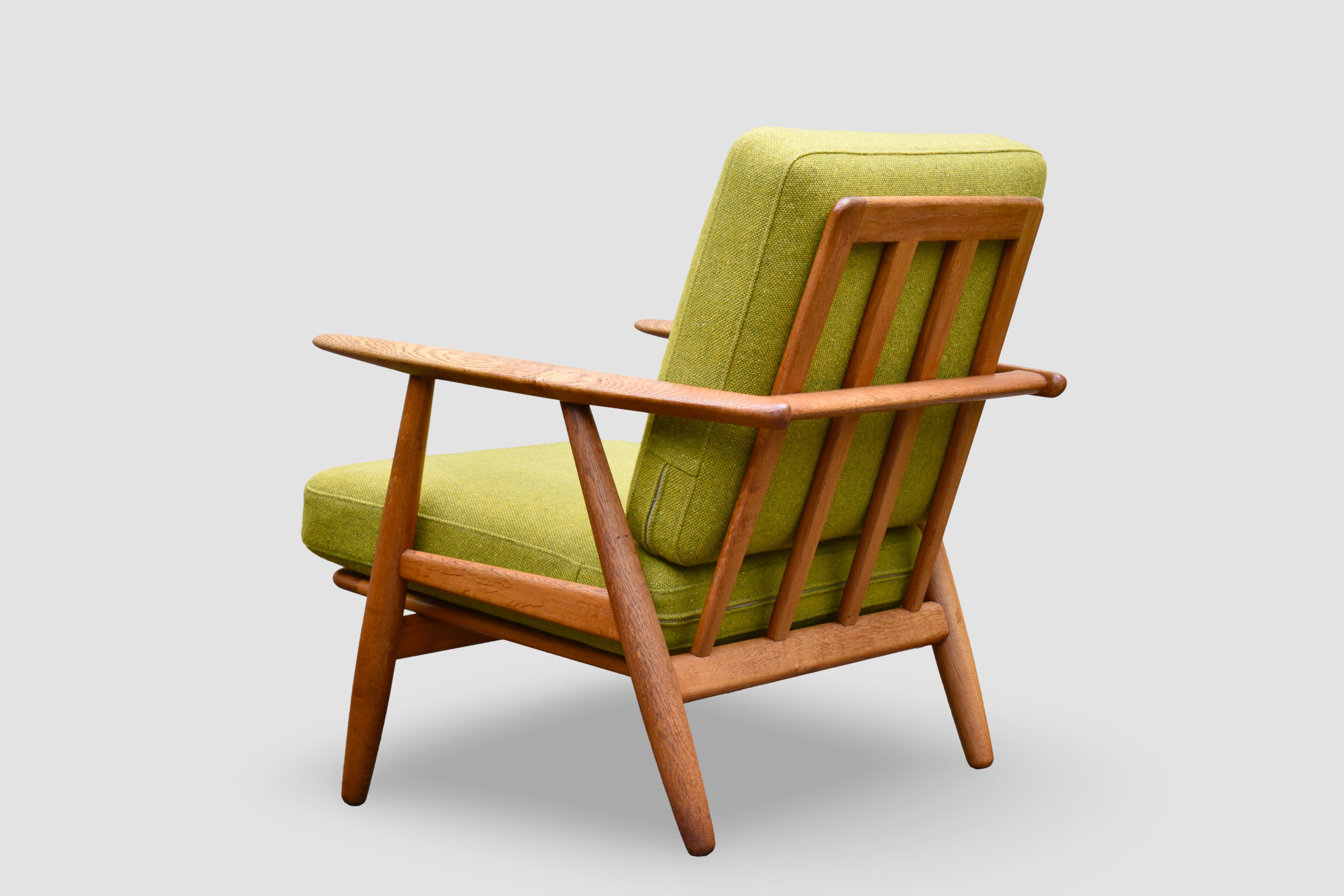 Midcentury Danish Hans Wegner Solid Oak Model GE240 Cigar Chair For Getama In Good Condition In Shepperton, Surrey