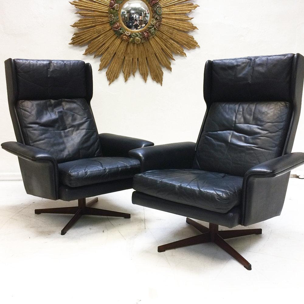 A superb 1960s leather lounge suite by Komfort Denmark, designed by HW Klein. Comprising of a four-seater sofa and two high-back chairs.
The leather is in beautiful original condition, soft supple and gently creased showing minimal signs of wear.