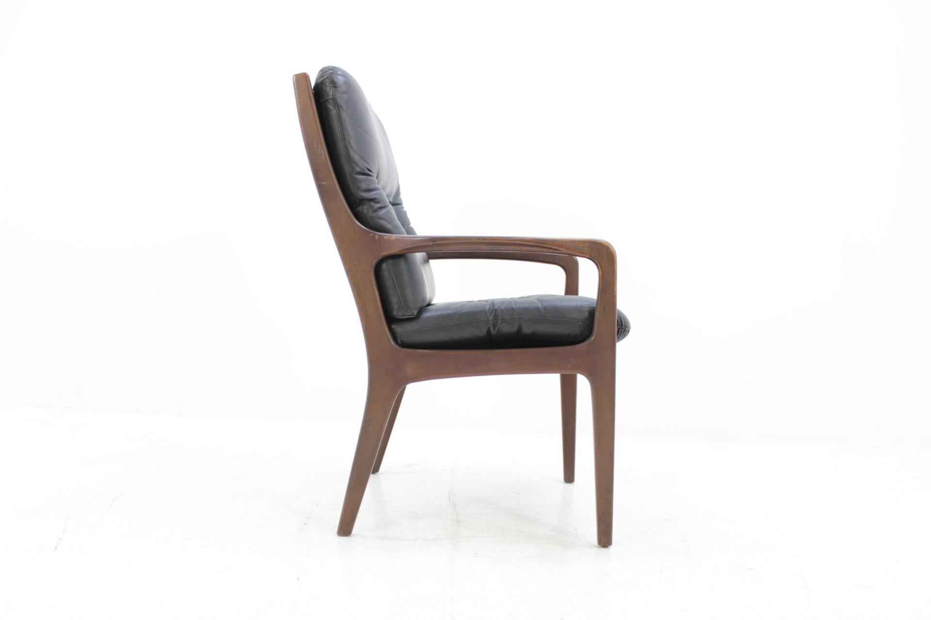 Midcentury Danish Leather Armchair, 1960s In Good Condition For Sale In Praha, CZ