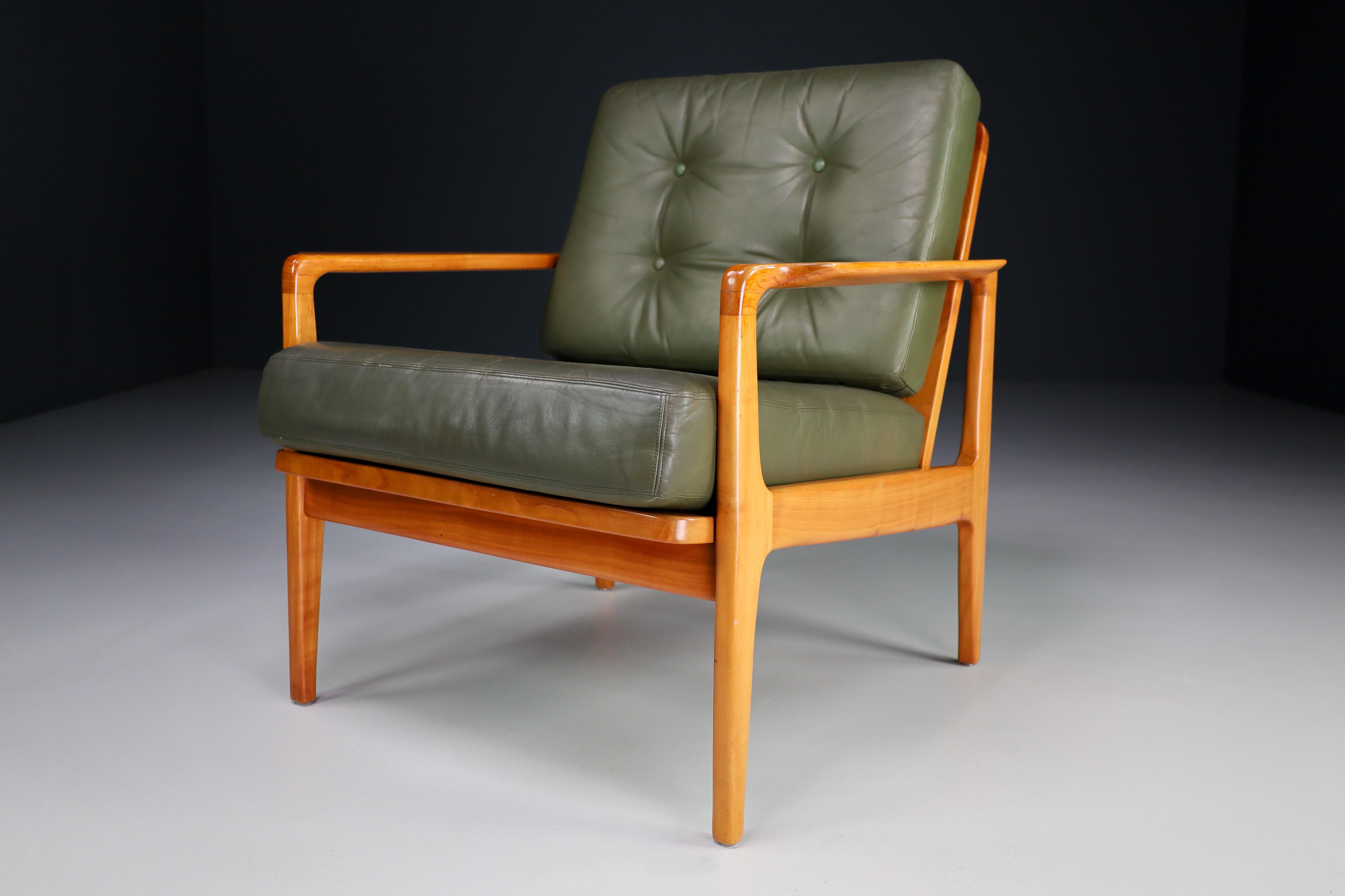Midcentury Danish Lounge Chairs by Arne Wahl Iversen in Green Leather, 1960s For Sale 2
