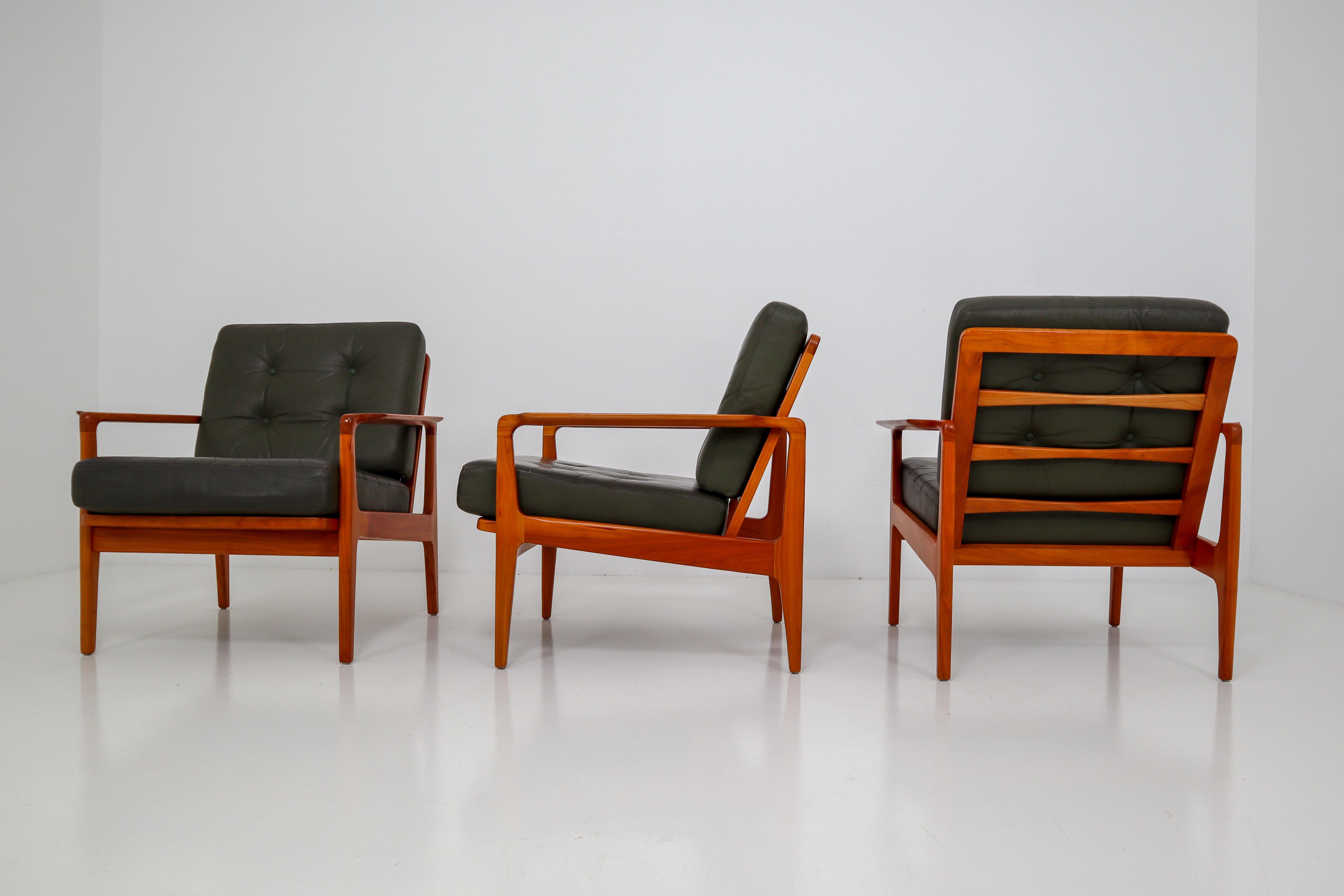 Midcentury Danish Lounge Chairs by Arne Wahl Iversen in Green Leather, 1960s 4