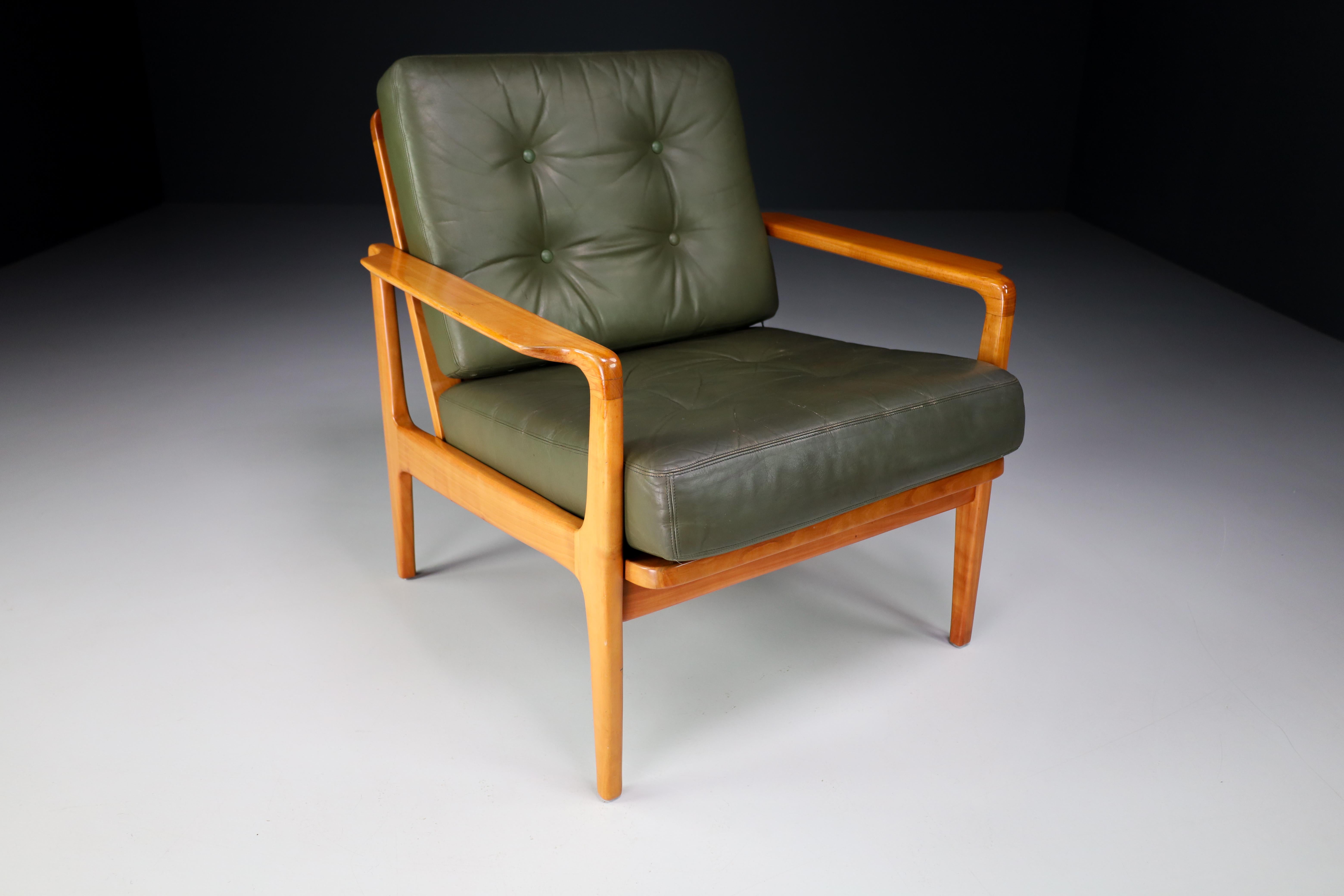 Scandinavian Modern Midcentury Danish Lounge Chairs by Arne Wahl Iversen in Green Leather, 1960s For Sale