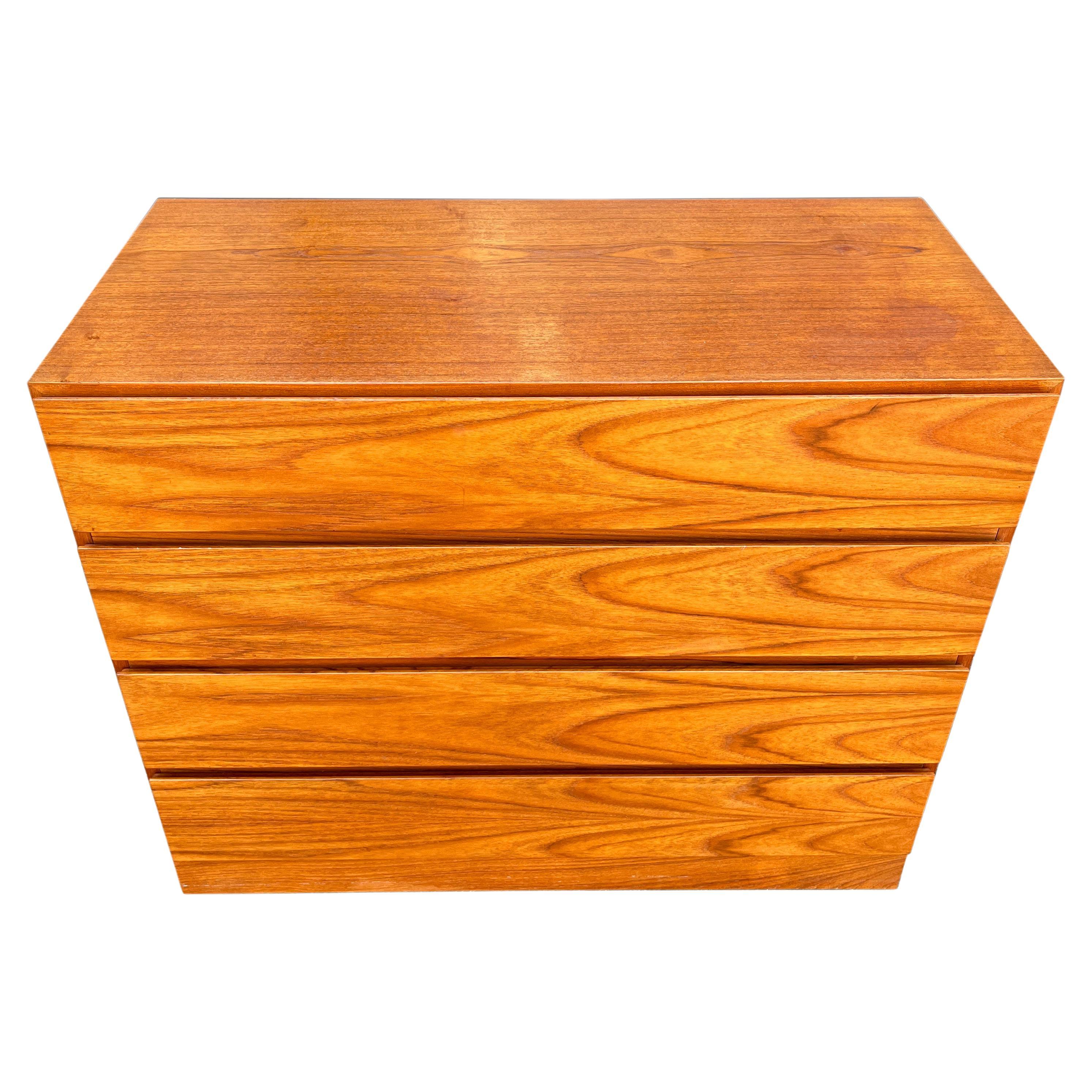 Teak chest of drawers made in Denmark on a plinth base. Utilitarian and minimalist in design. All 4 drawers glide smoothly and are very clean. 

Designed by Arne Wahl Iversen.

     