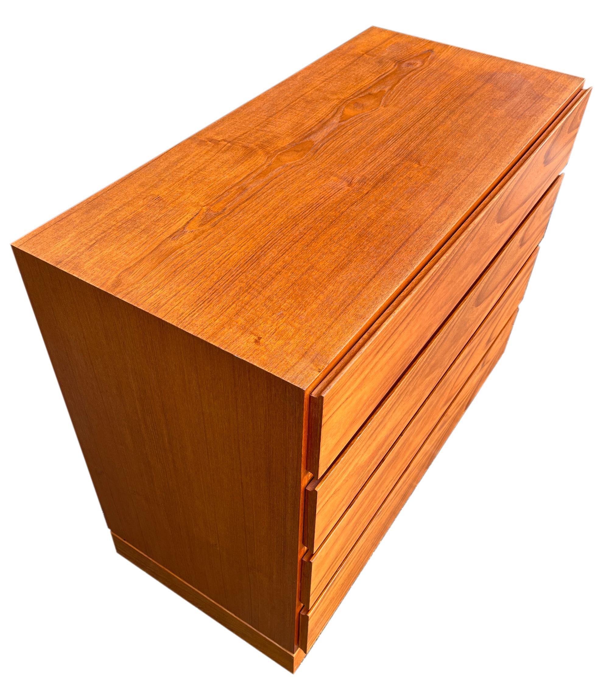 Midcentury Danish Minimalist Chest of Drawers in Teak In Good Condition In BROOKLYN, NY