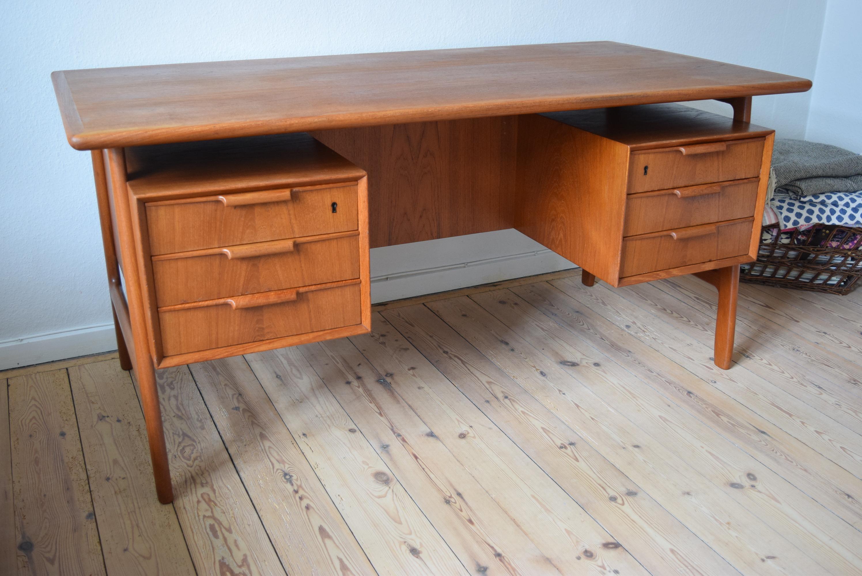 Midcentury Danish Model 75 Executive Teak Desk by Gunni Omann, 1960s For Sale 1