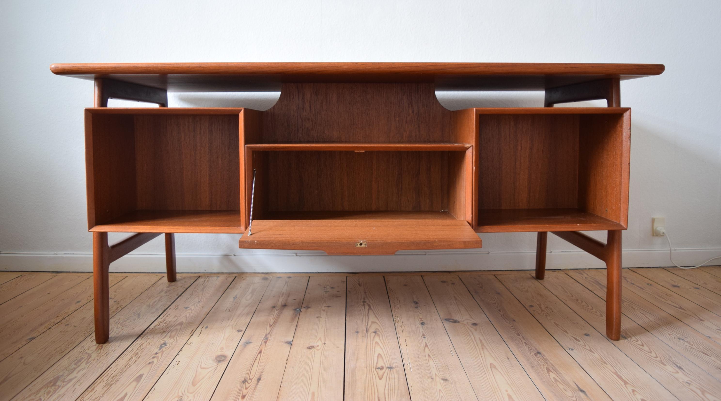 Midcentury Danish Model 75 Executive Teak Desk by Gunni Omann, 1960s For Sale 4